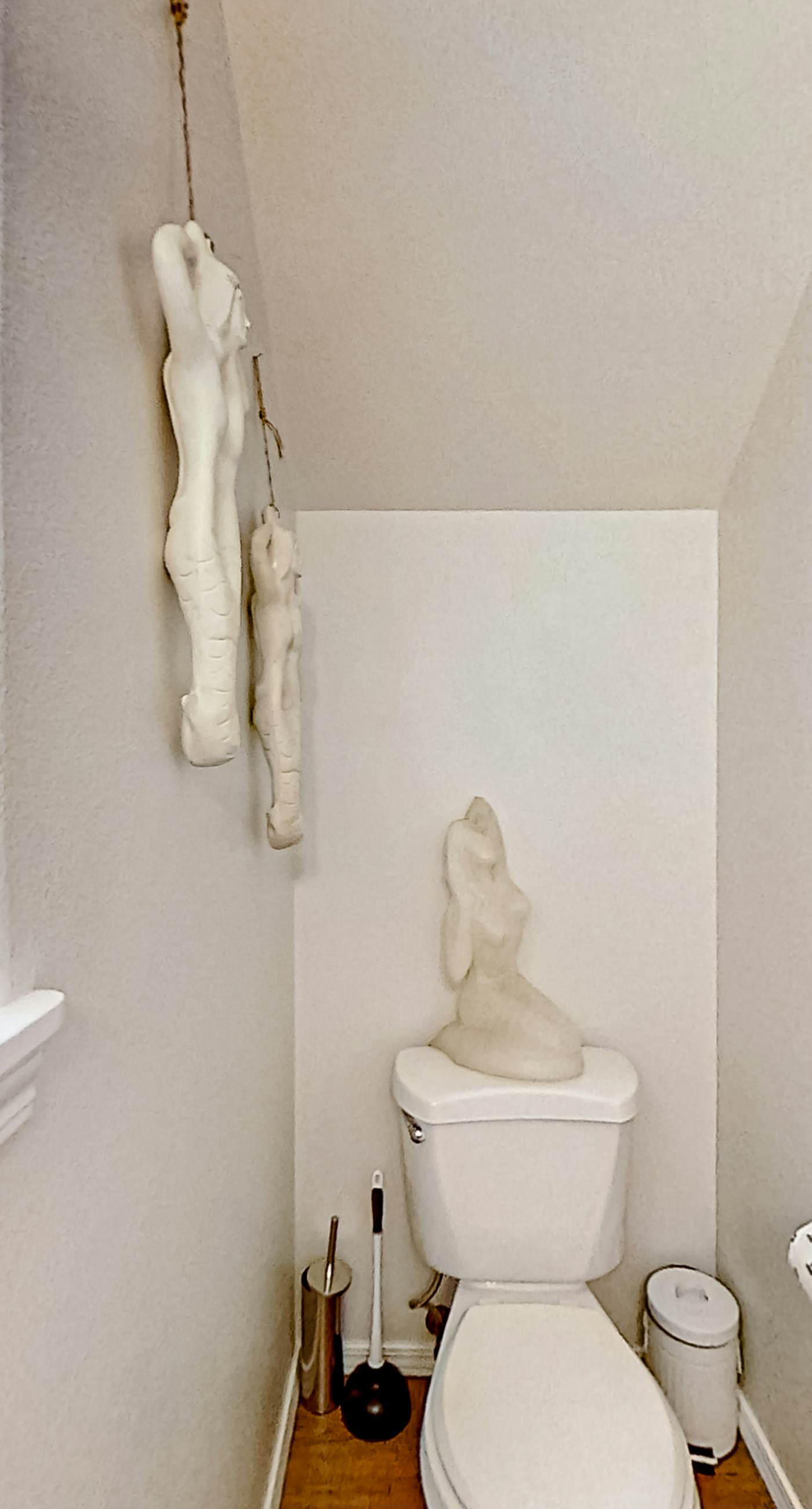 Two Story Dog Friendly Oceanfront Home with Free WiFi and Gas Fireplace