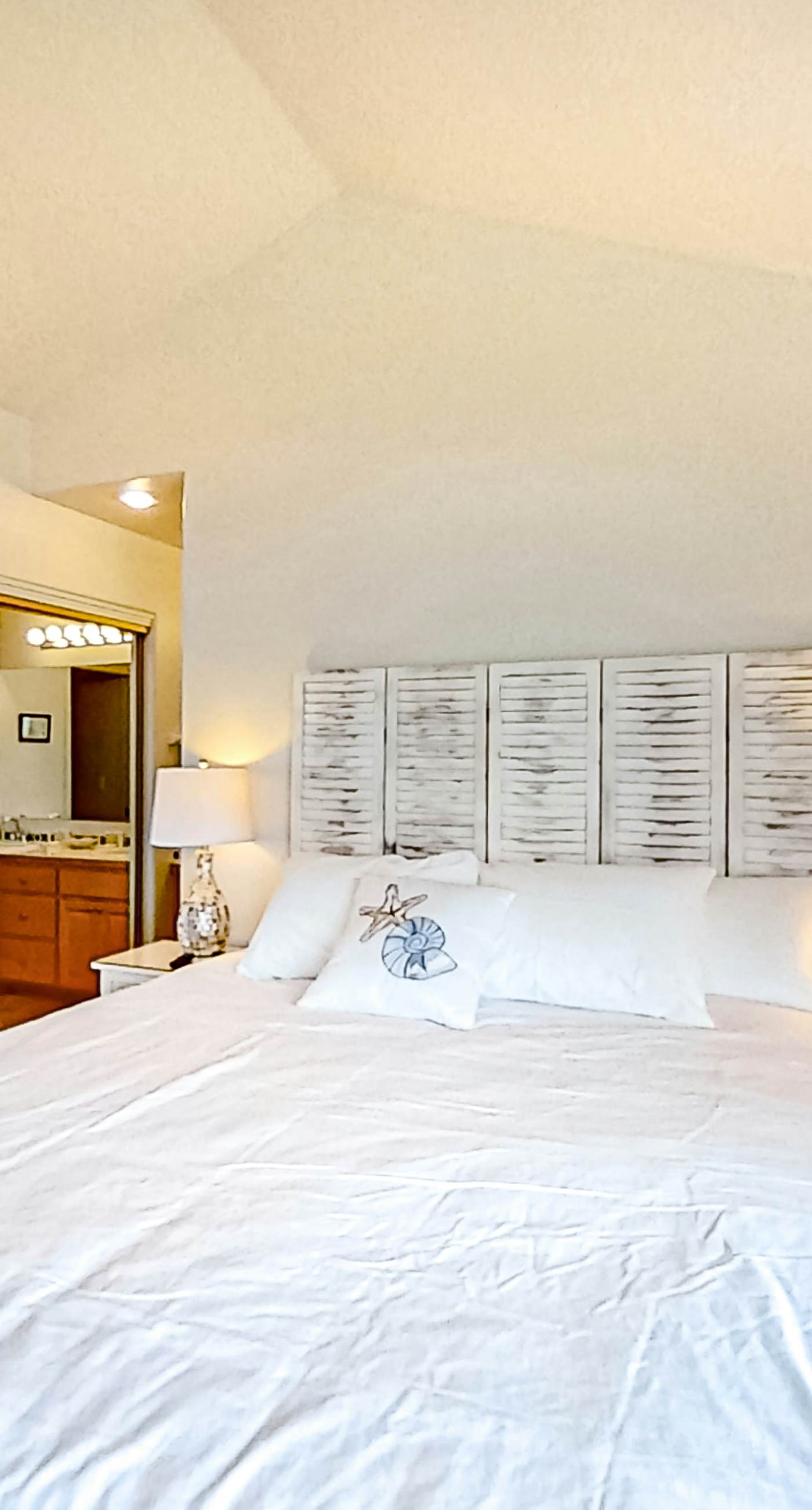 Two Story Dog Friendly Oceanfront Home with Free WiFi and Gas Fireplace