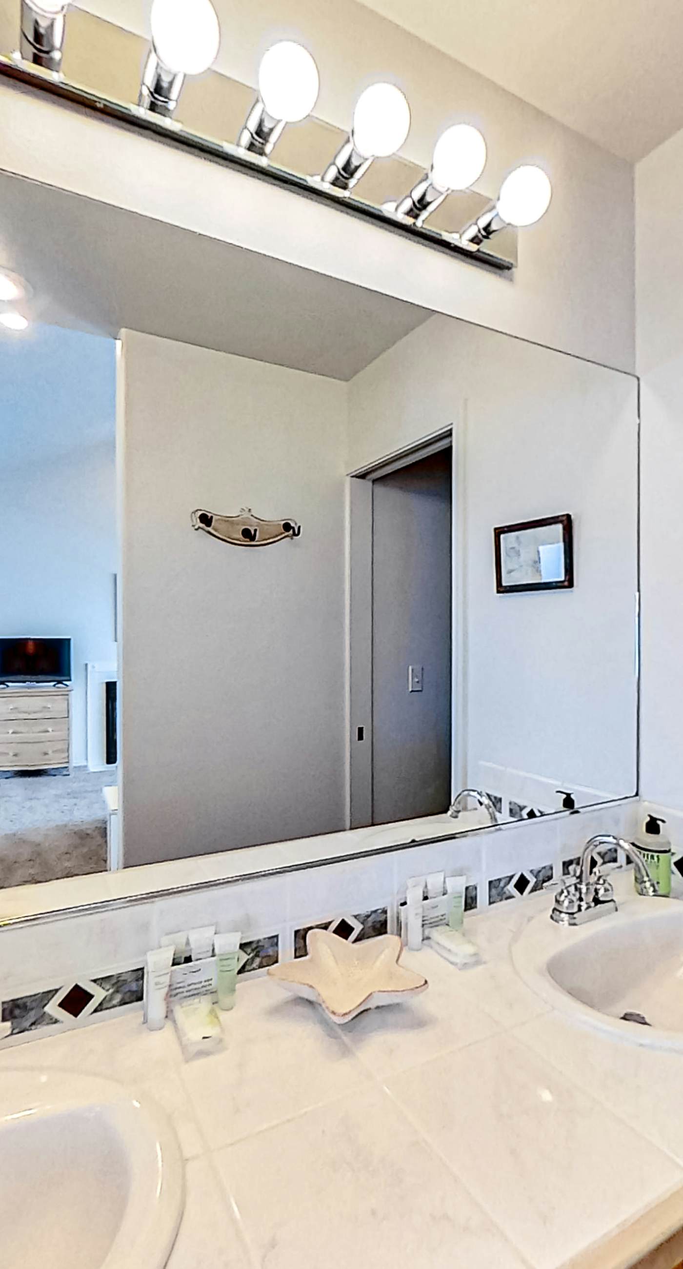 Two Story Dog Friendly Oceanfront Home with Free WiFi and Gas Fireplace