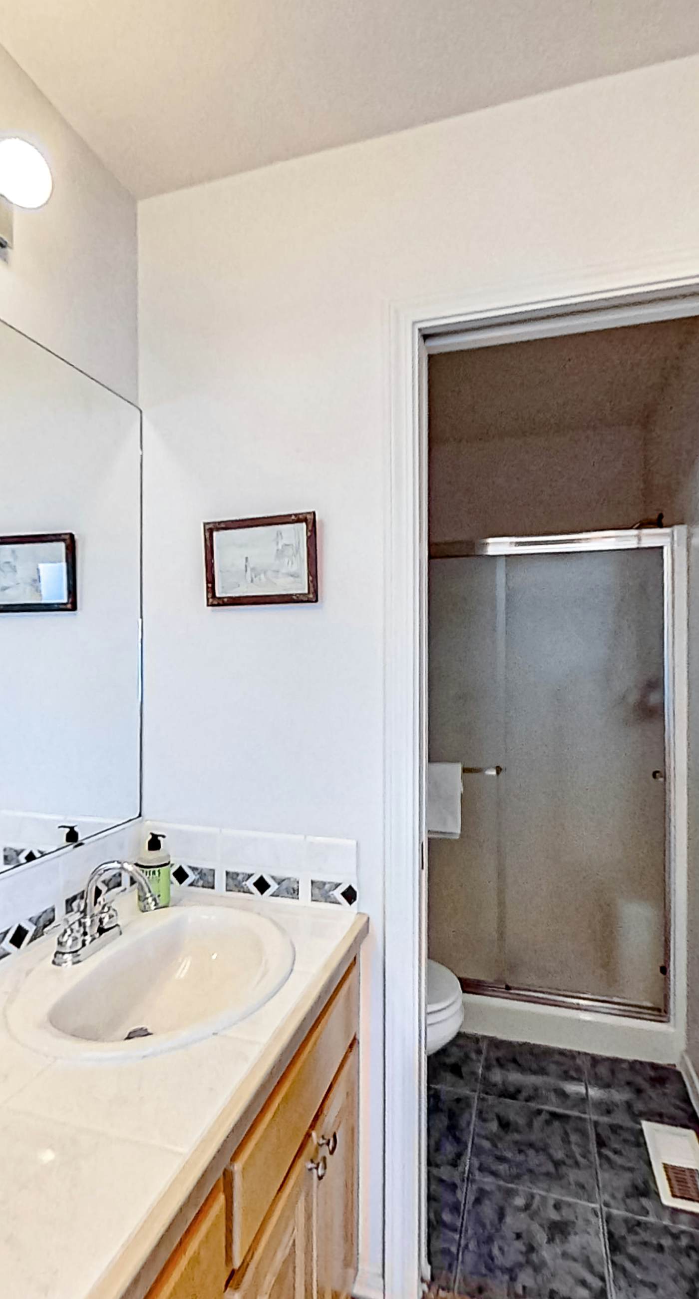 Two Story Dog Friendly Oceanfront Home with Free WiFi and Gas Fireplace