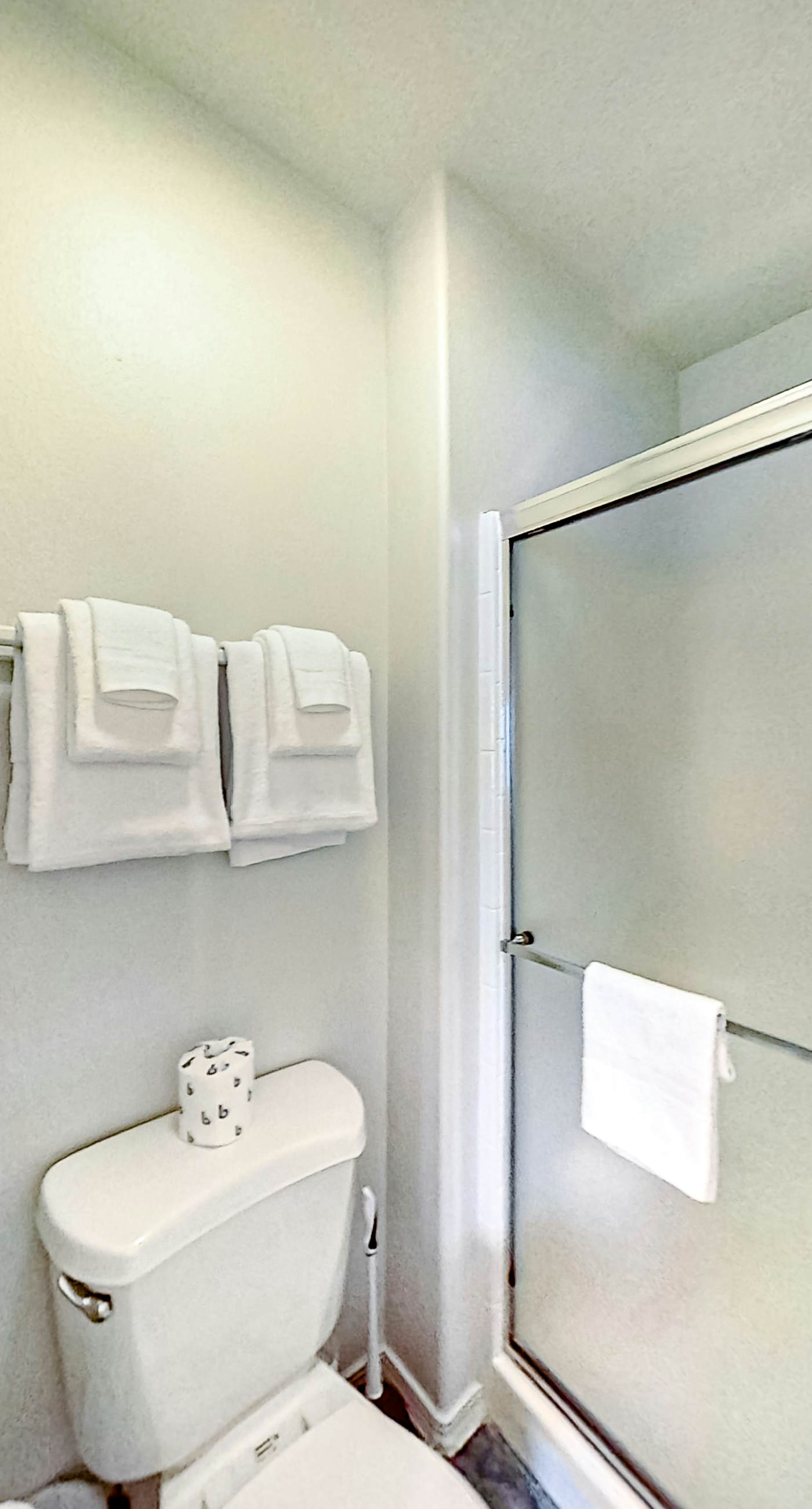 Two Story Dog Friendly Oceanfront Home with Free WiFi and Gas Fireplace