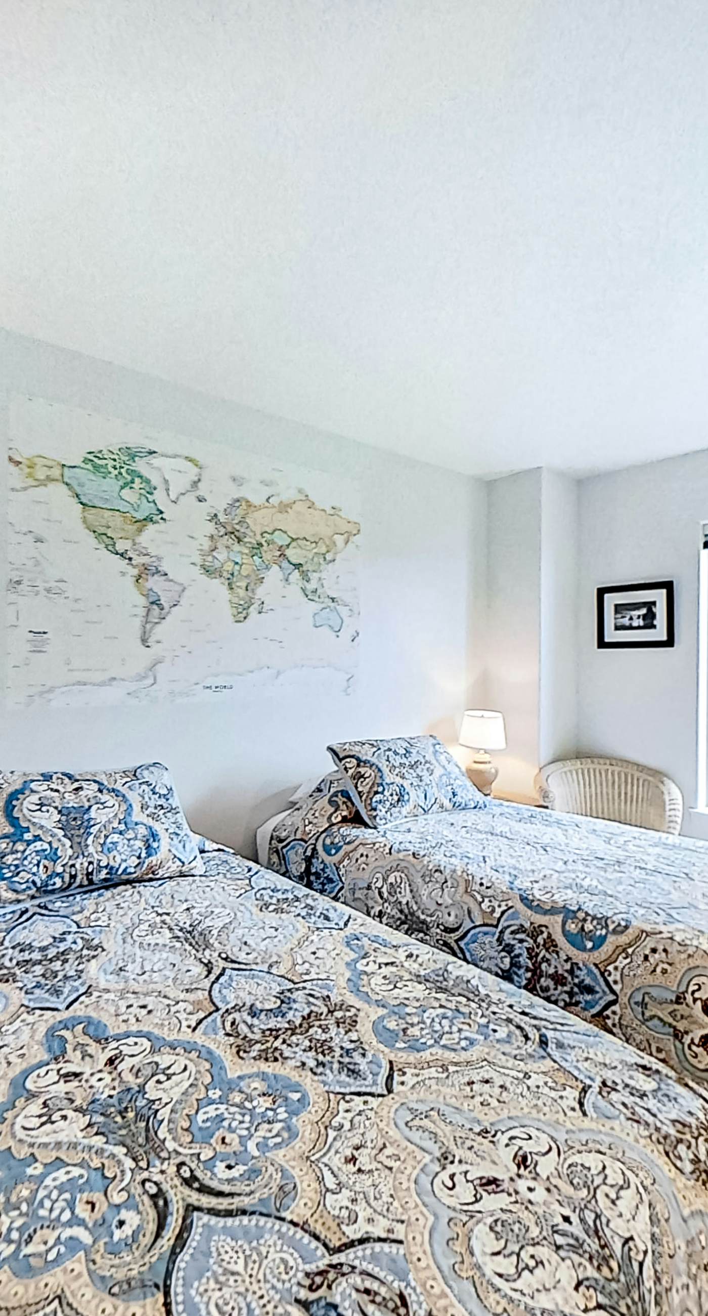 Two Story Dog Friendly Oceanfront Home with Free WiFi and Gas Fireplace