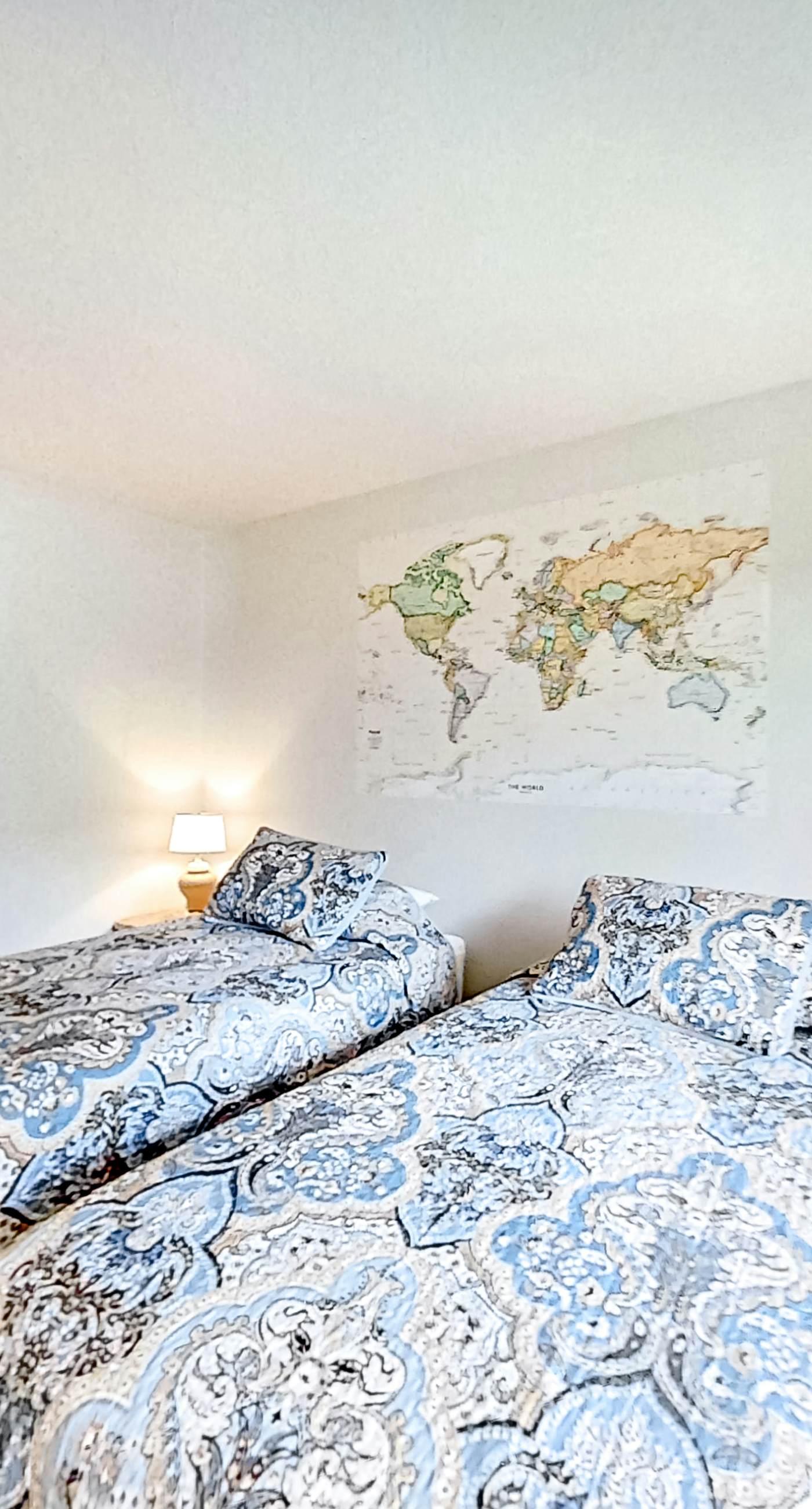 Two Story Dog Friendly Oceanfront Home with Free WiFi and Gas Fireplace