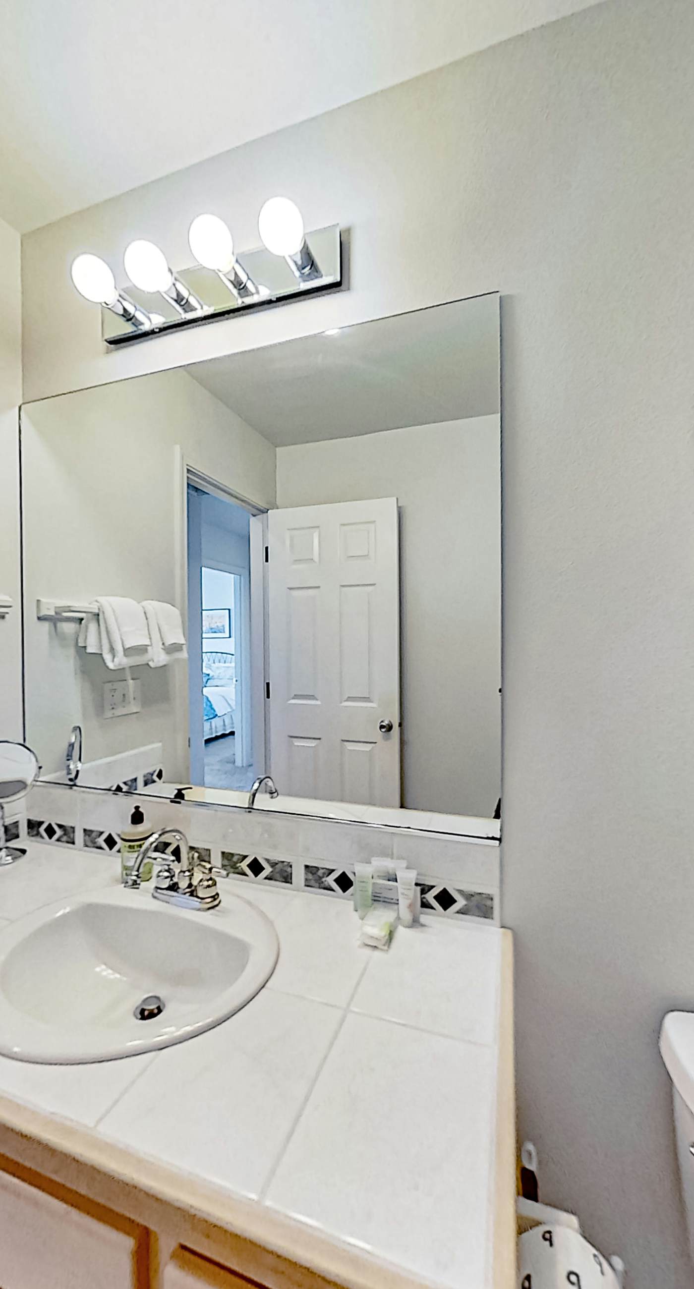 Two Story Dog Friendly Oceanfront Home with Free WiFi and Gas Fireplace