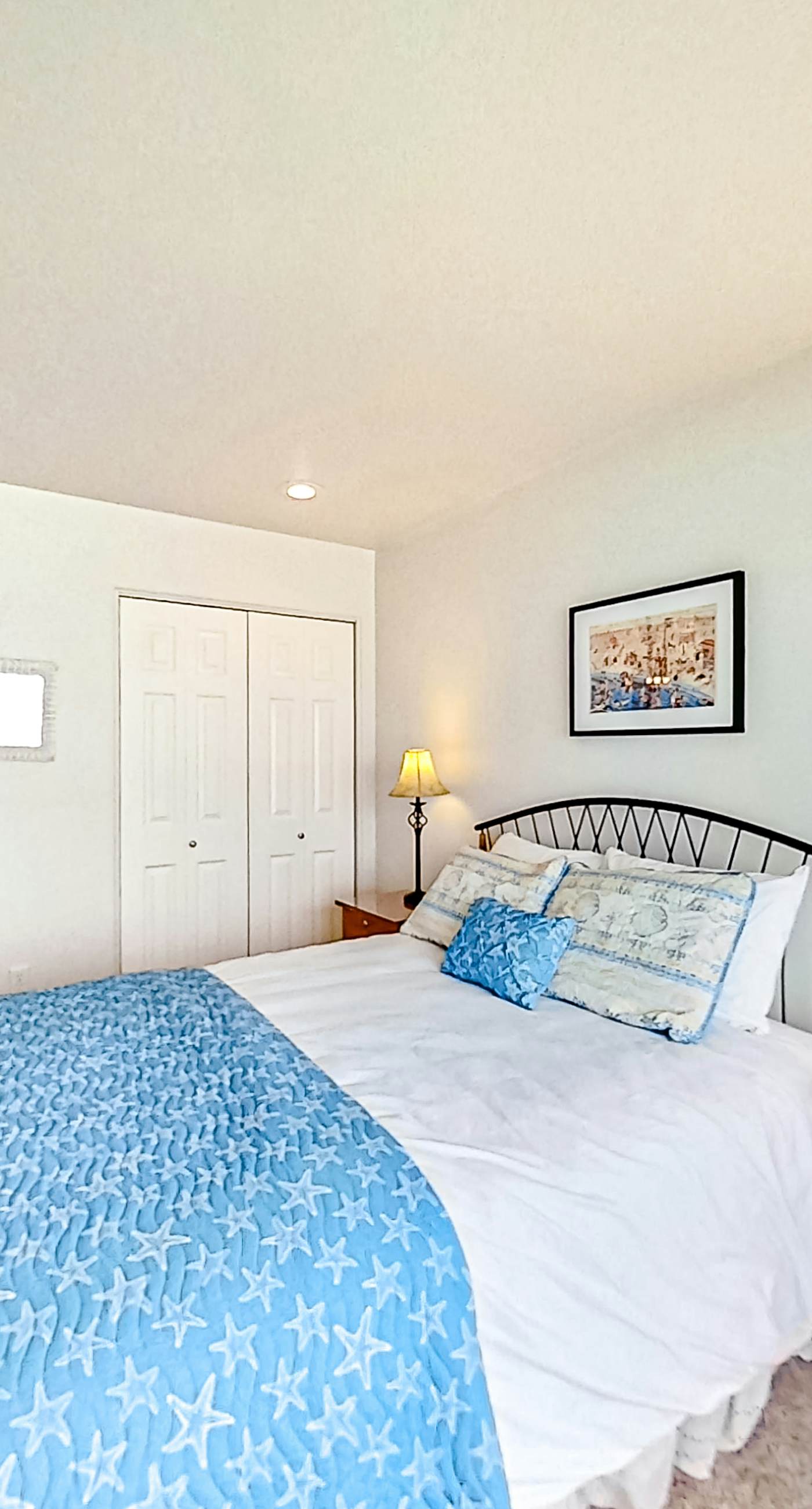 Two Story Dog Friendly Oceanfront Home with Free WiFi and Gas Fireplace