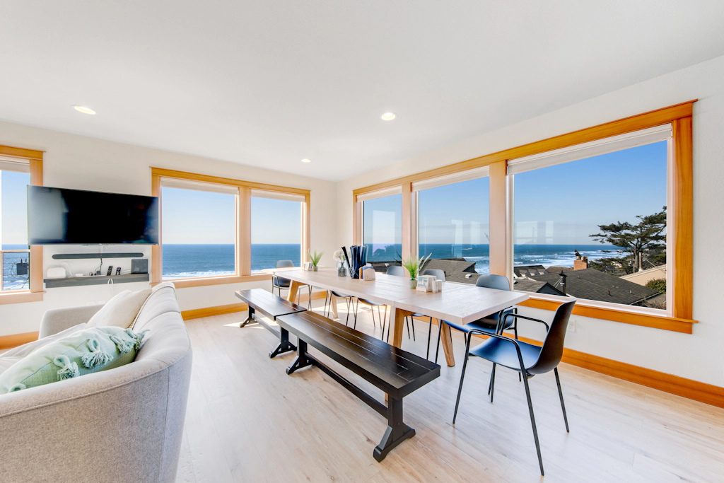 Dog Friendly Coastal Retreat with Ocean Views