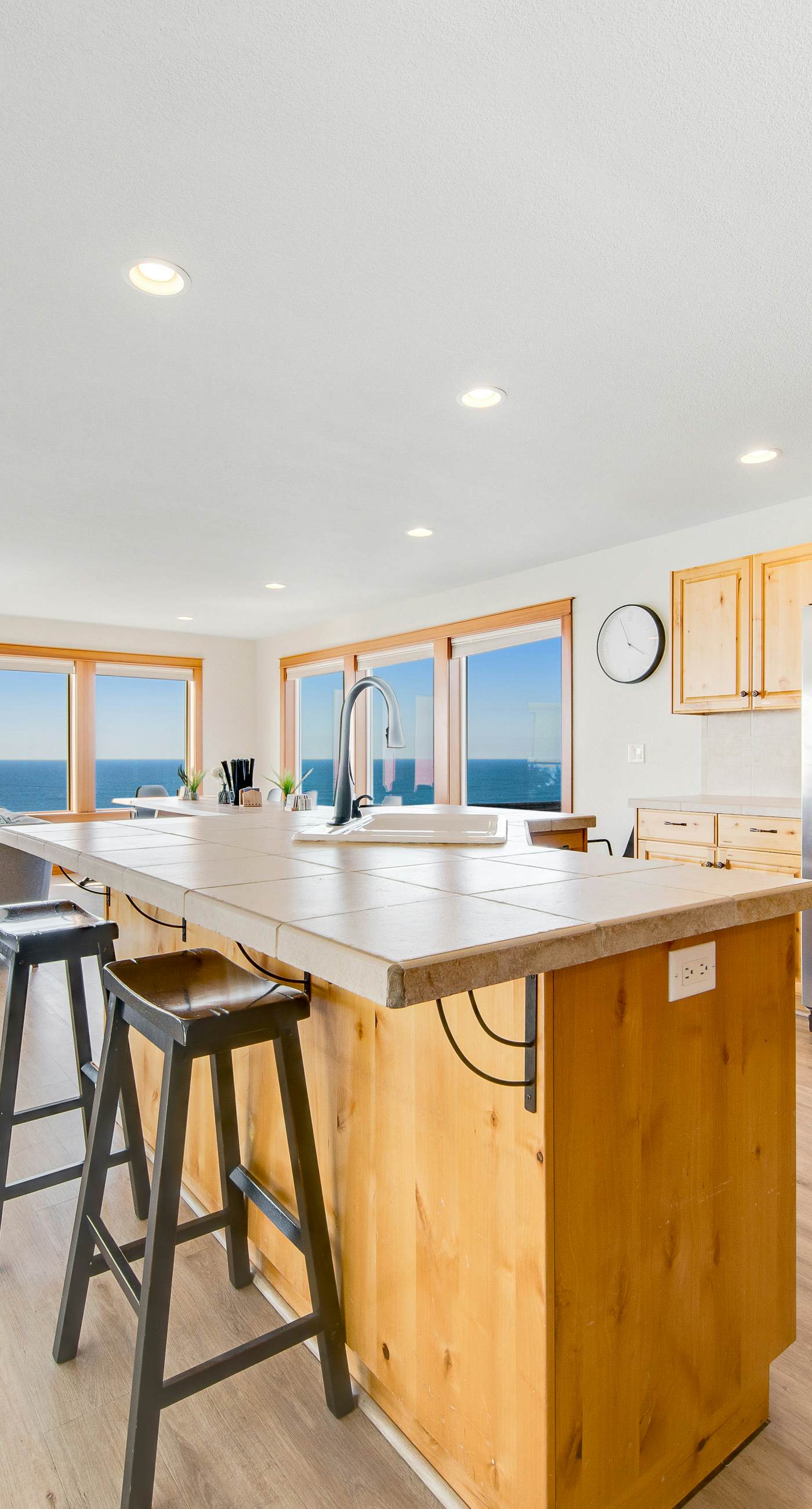 Dog Friendly Coastal Retreat with Ocean Views