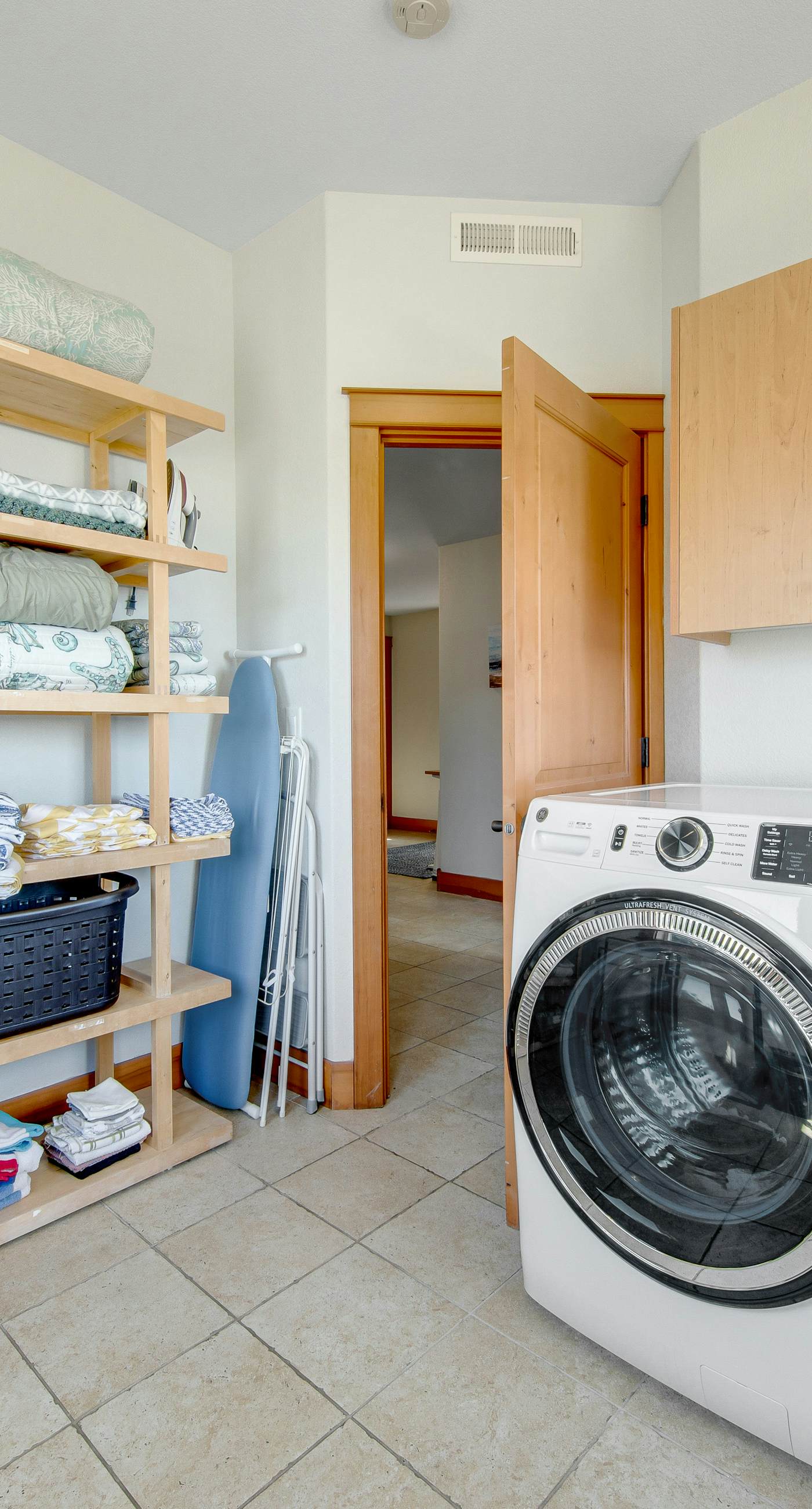 Dog Friendly Coastal Retreat with Ocean Views