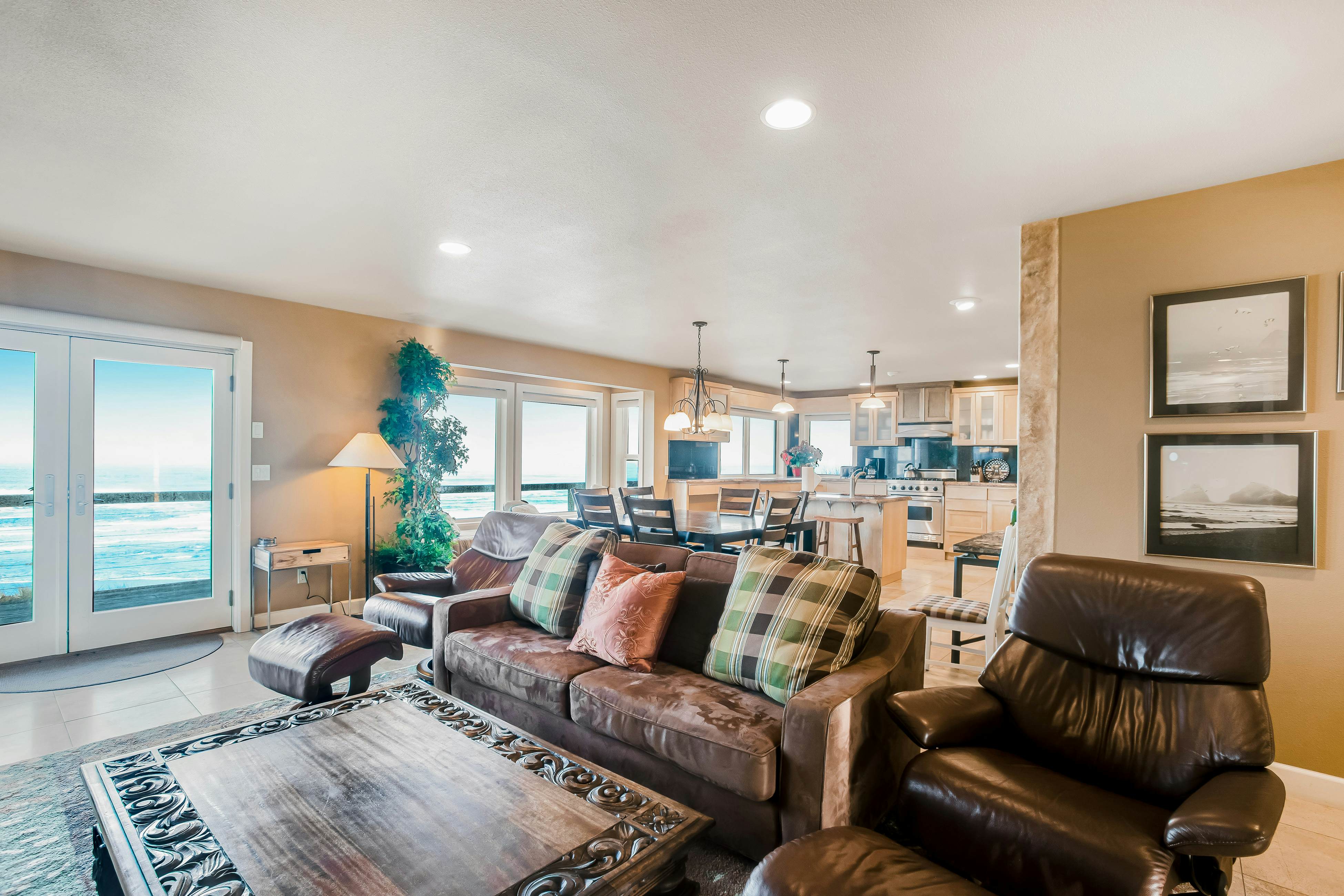 Stunning Oceanfront Retreat with Full Kitchen, Private Hot Tub, High-Speed WiFi