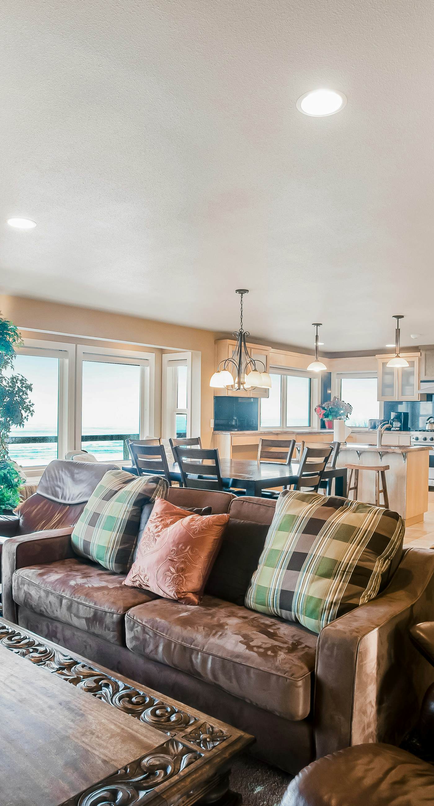 Stunning Oceanfront Retreat with Full Kitchen Private Hot Tub High Speed WiFi