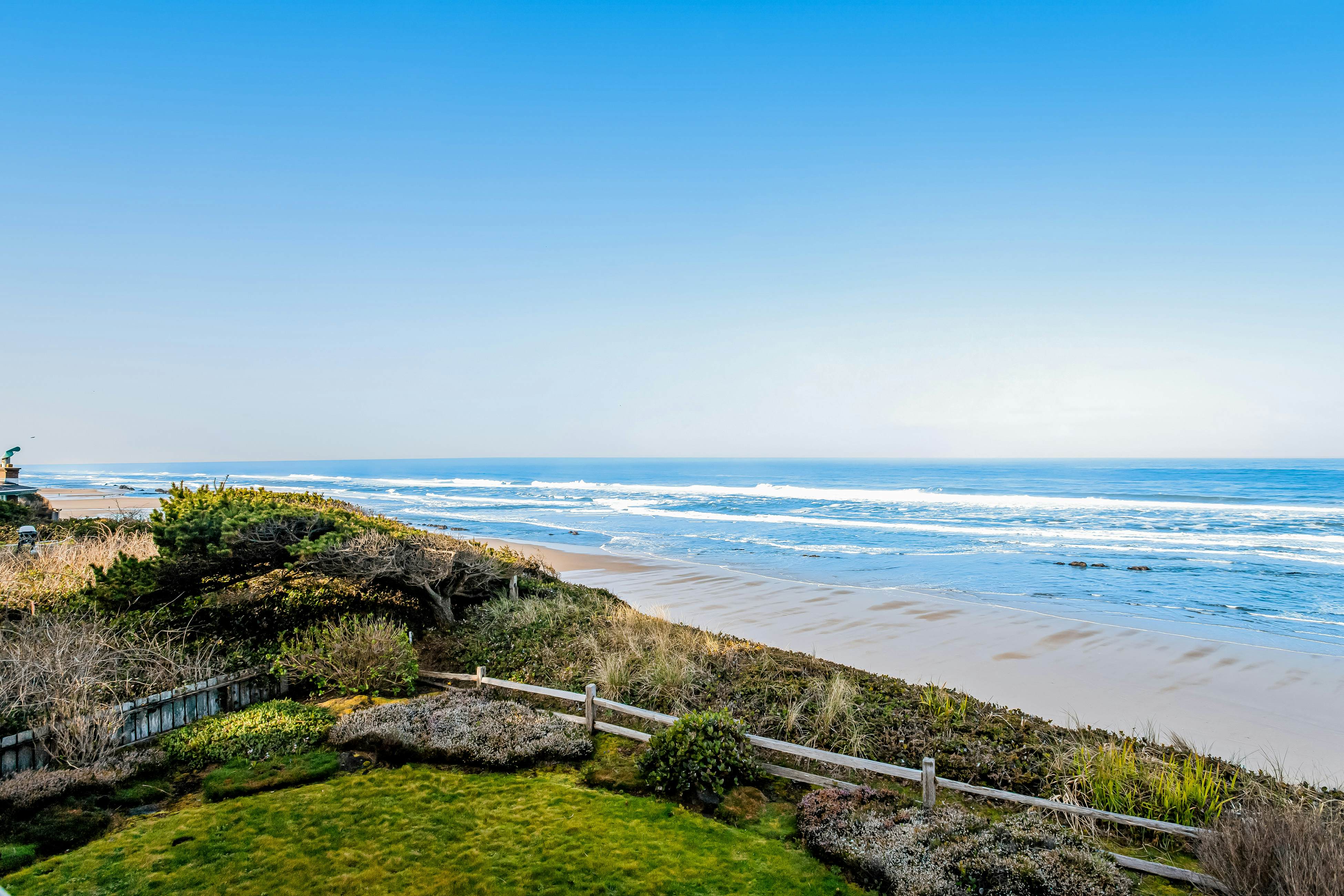 Stunning Oceanfront Retreat with Full Kitchen, Private Hot Tub, High-Speed WiFi