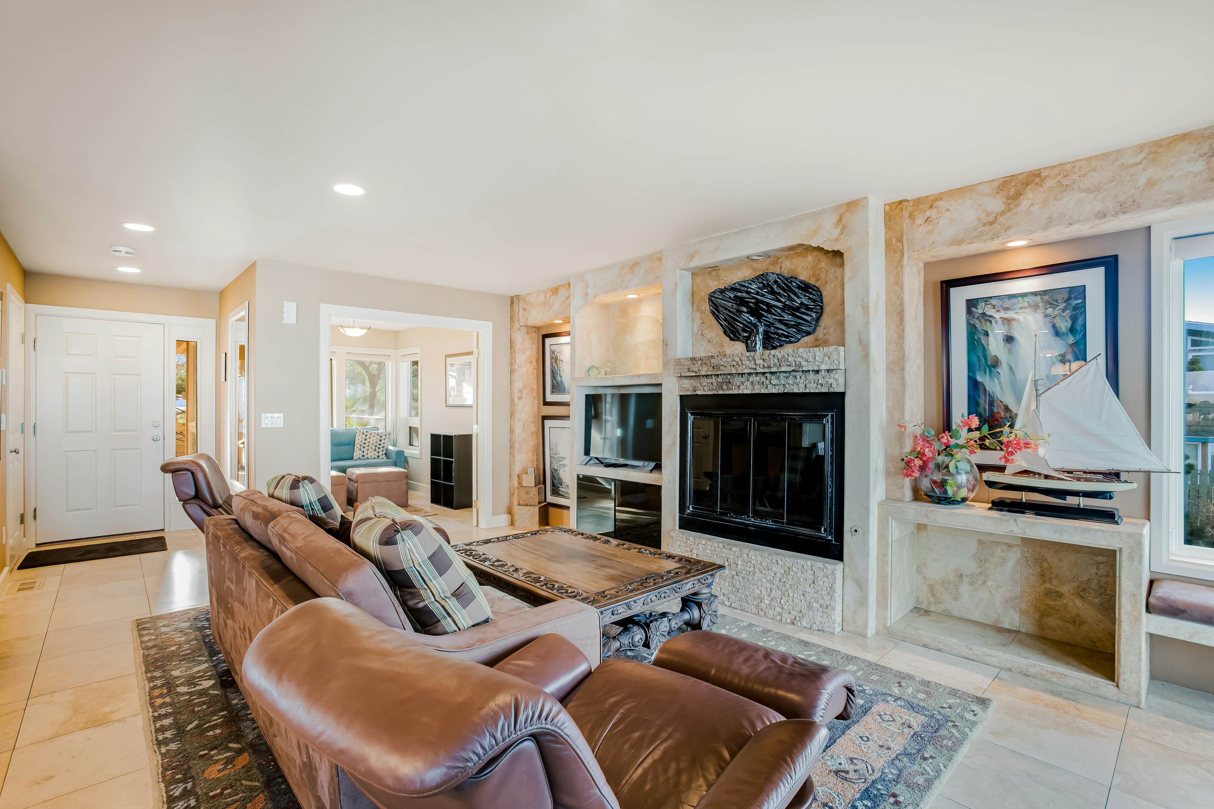 Stunning Oceanfront Retreat with Full Kitchen, Private Hot Tub, High-Speed WiFi