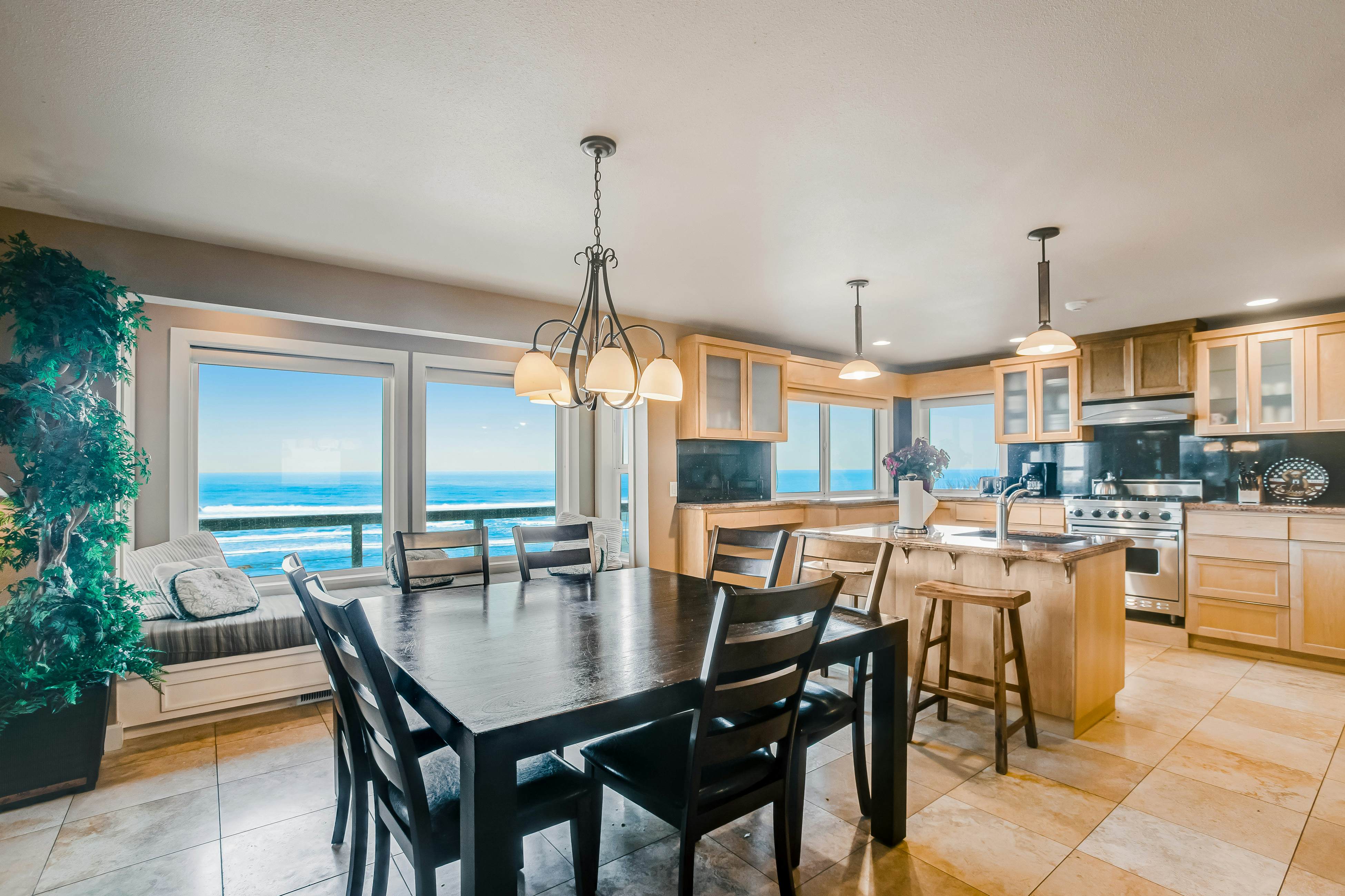 Stunning Oceanfront Retreat with Full Kitchen, Private Hot Tub, High-Speed WiFi