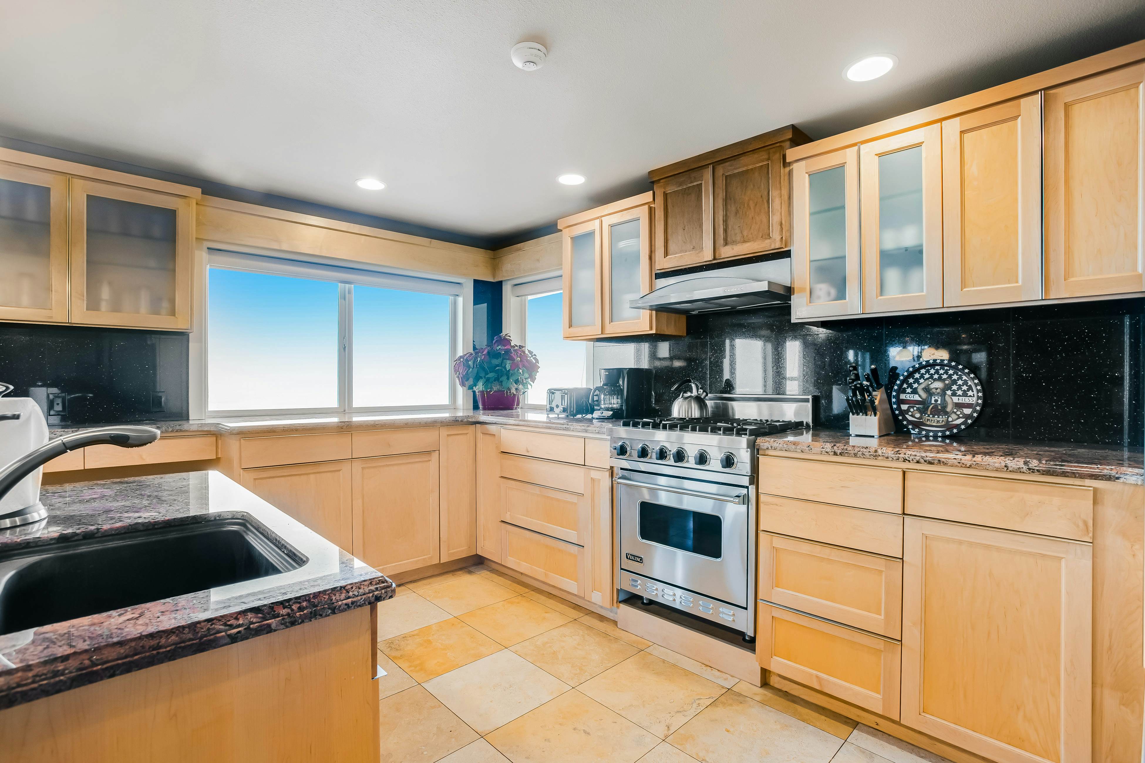 Stunning Oceanfront Retreat with Full Kitchen, Private Hot Tub, High-Speed WiFi