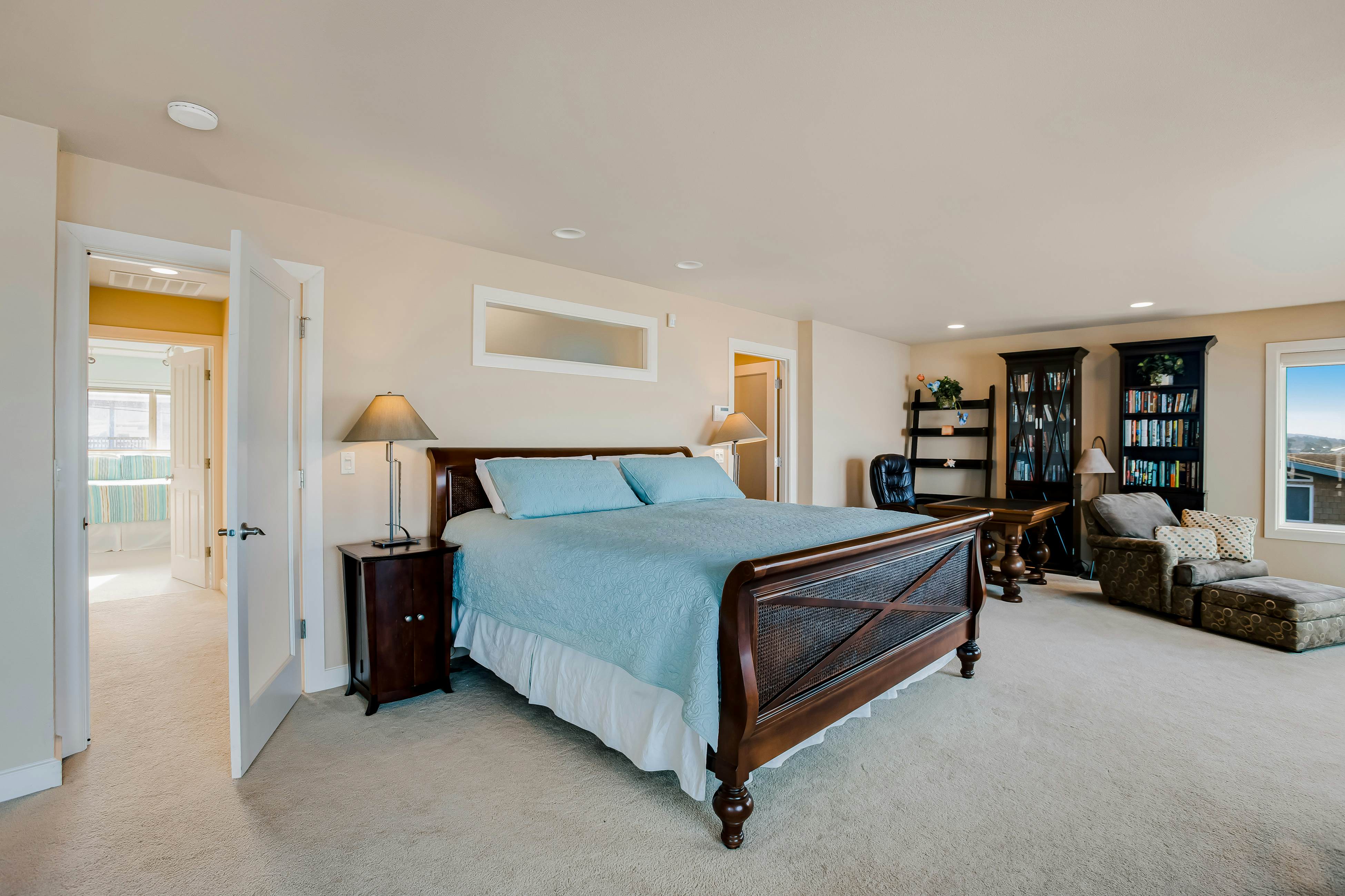 Stunning Oceanfront Retreat with Full Kitchen, Private Hot Tub, High-Speed WiFi