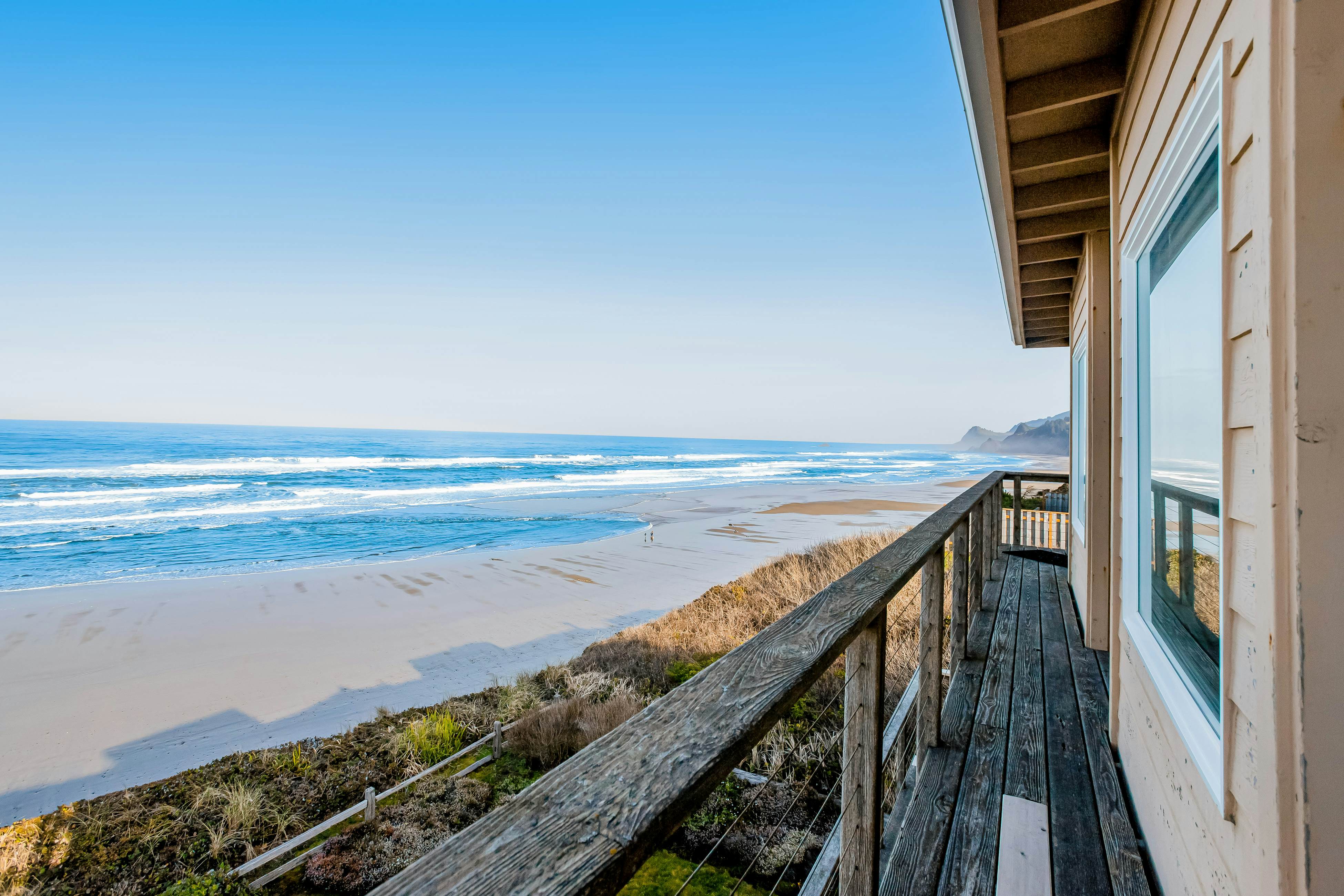 Stunning Oceanfront Retreat with Full Kitchen, Private Hot Tub, High-Speed WiFi