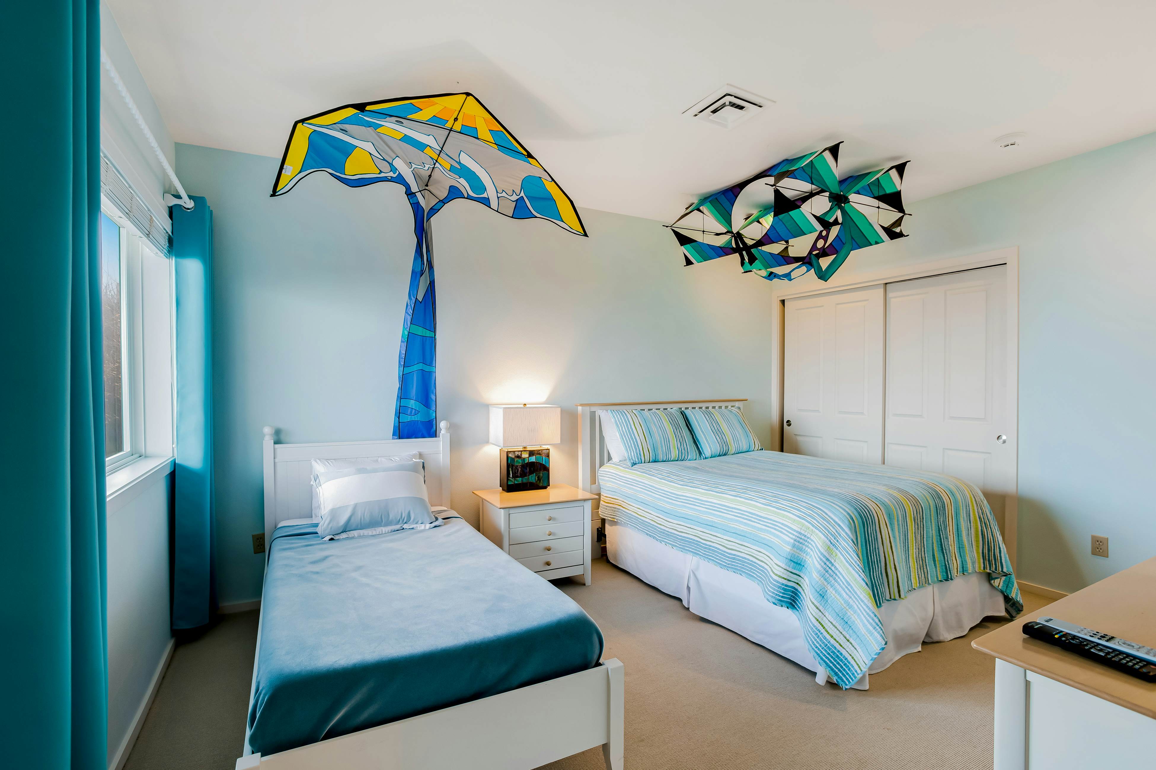 Stunning Oceanfront Retreat with Full Kitchen, Private Hot Tub, High-Speed WiFi