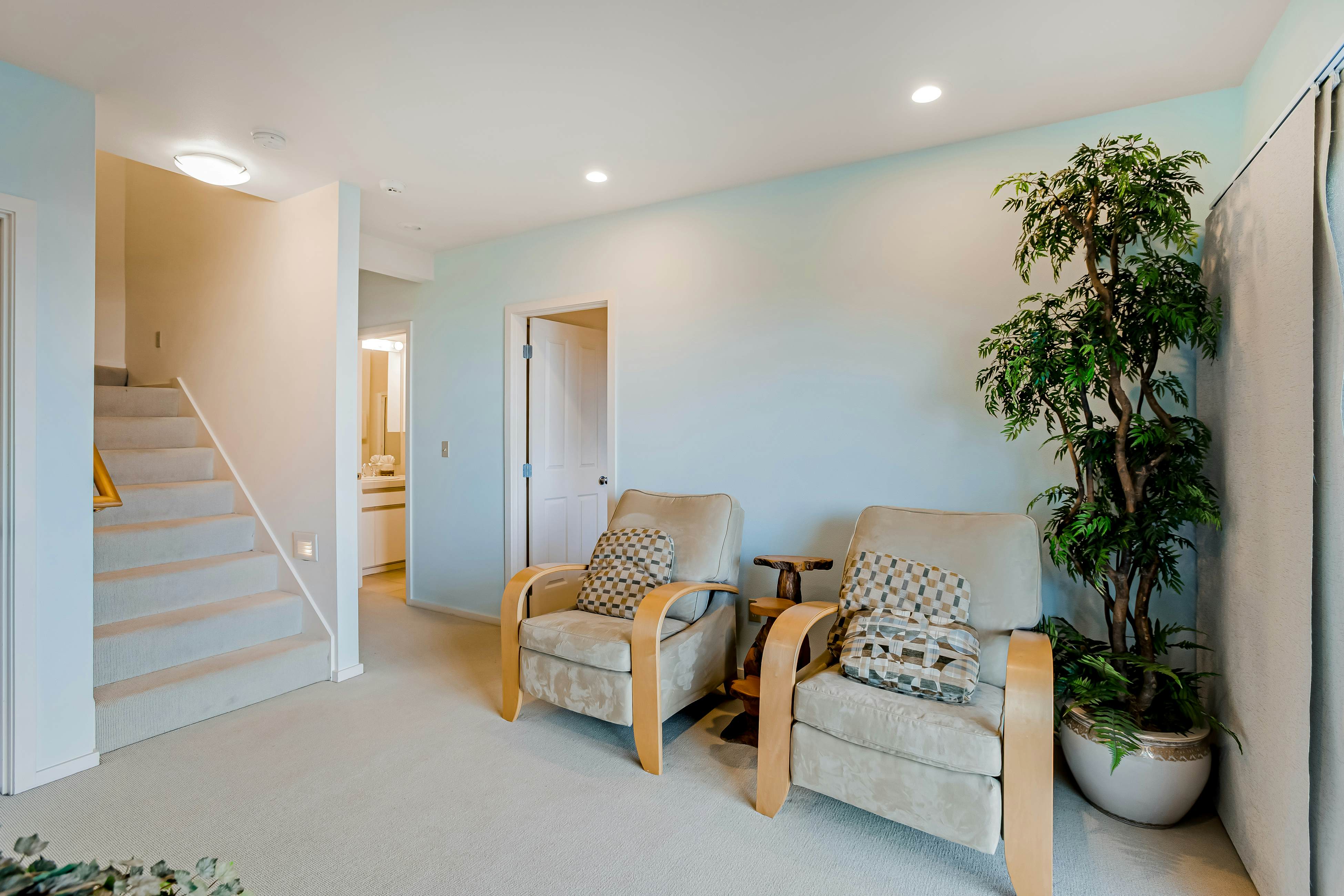 Stunning Oceanfront Retreat with Full Kitchen, Private Hot Tub, High-Speed WiFi