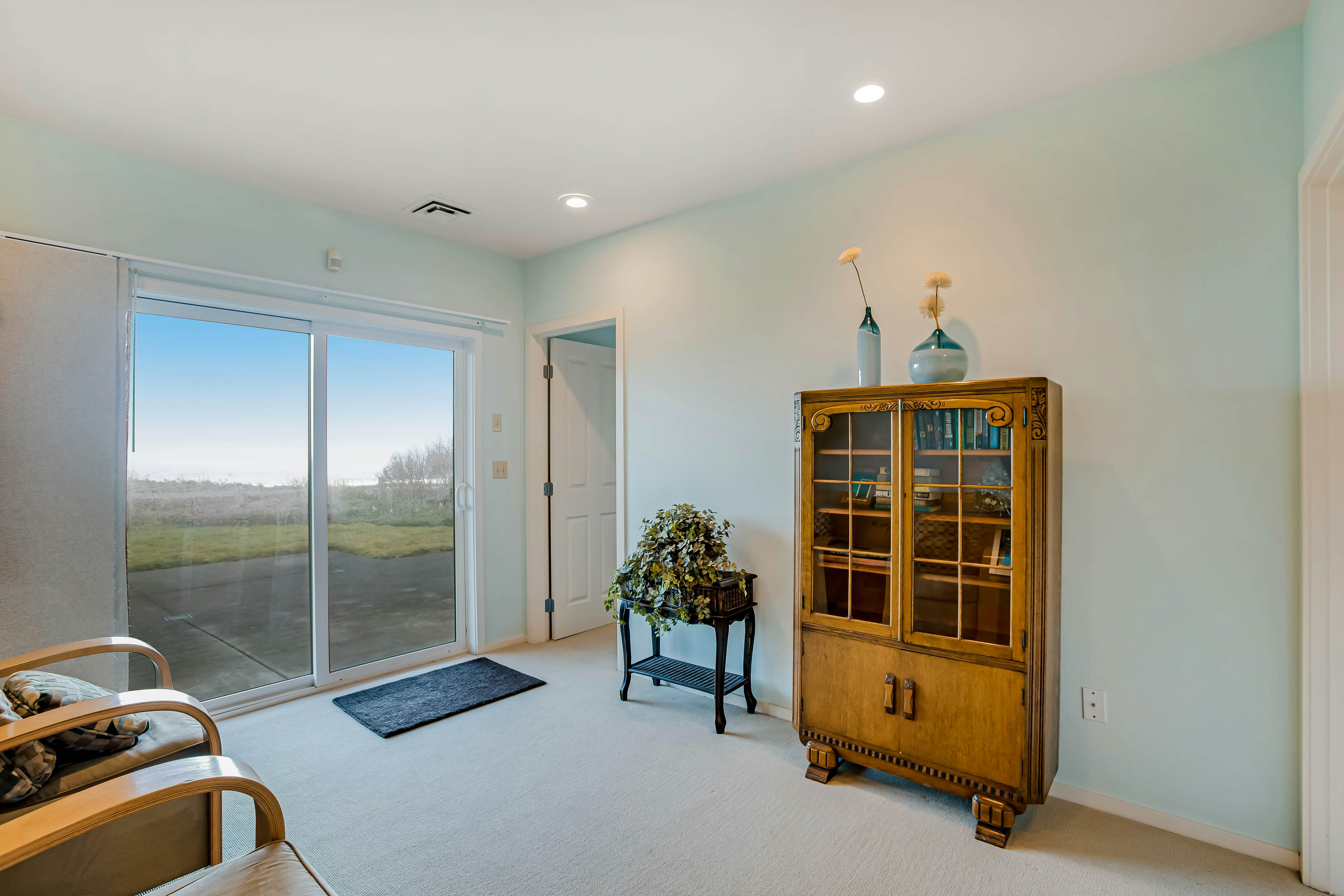 Stunning Oceanfront Retreat with Full Kitchen, Private Hot Tub, High-Speed WiFi