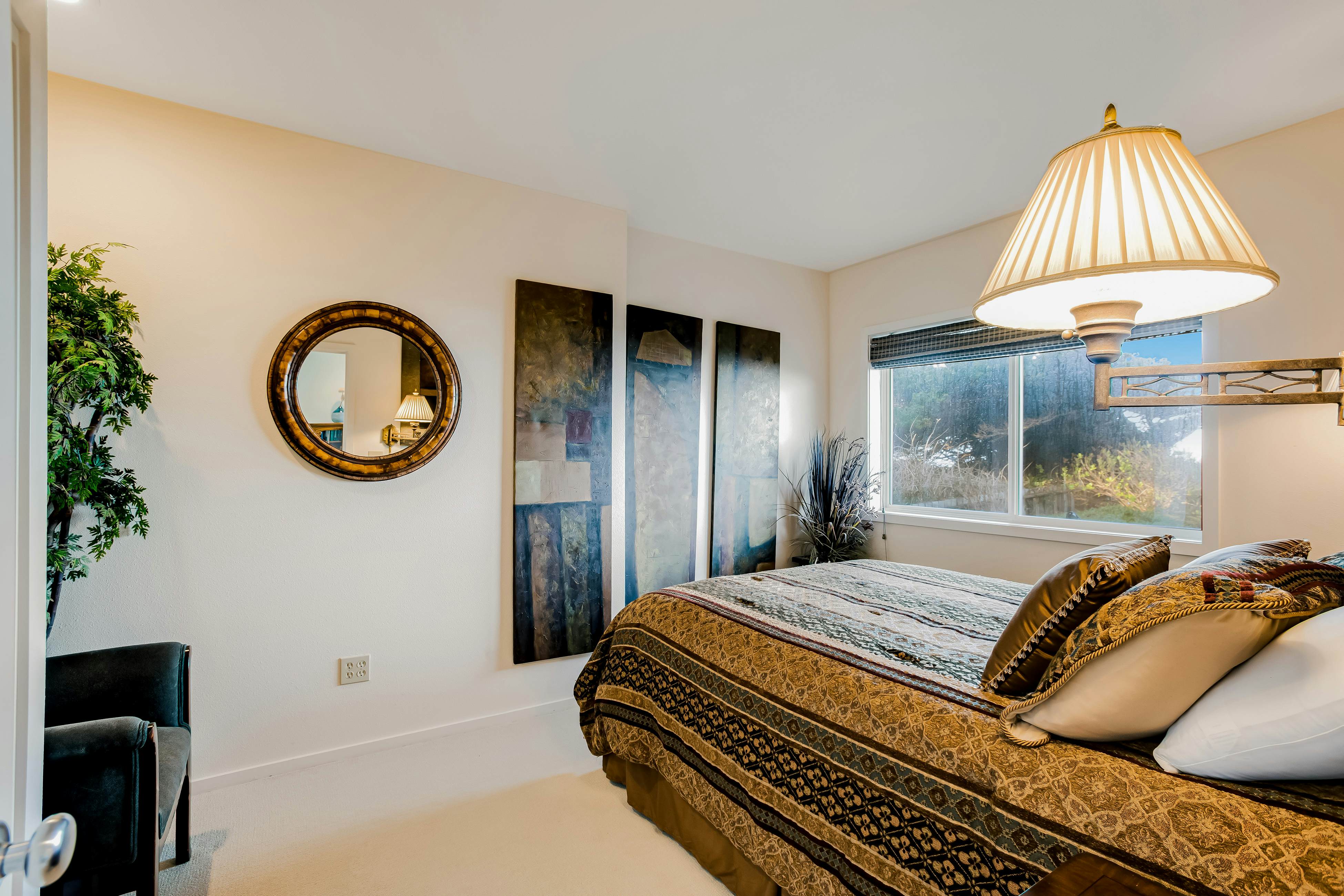 Stunning Oceanfront Retreat with Full Kitchen, Private Hot Tub, High-Speed WiFi