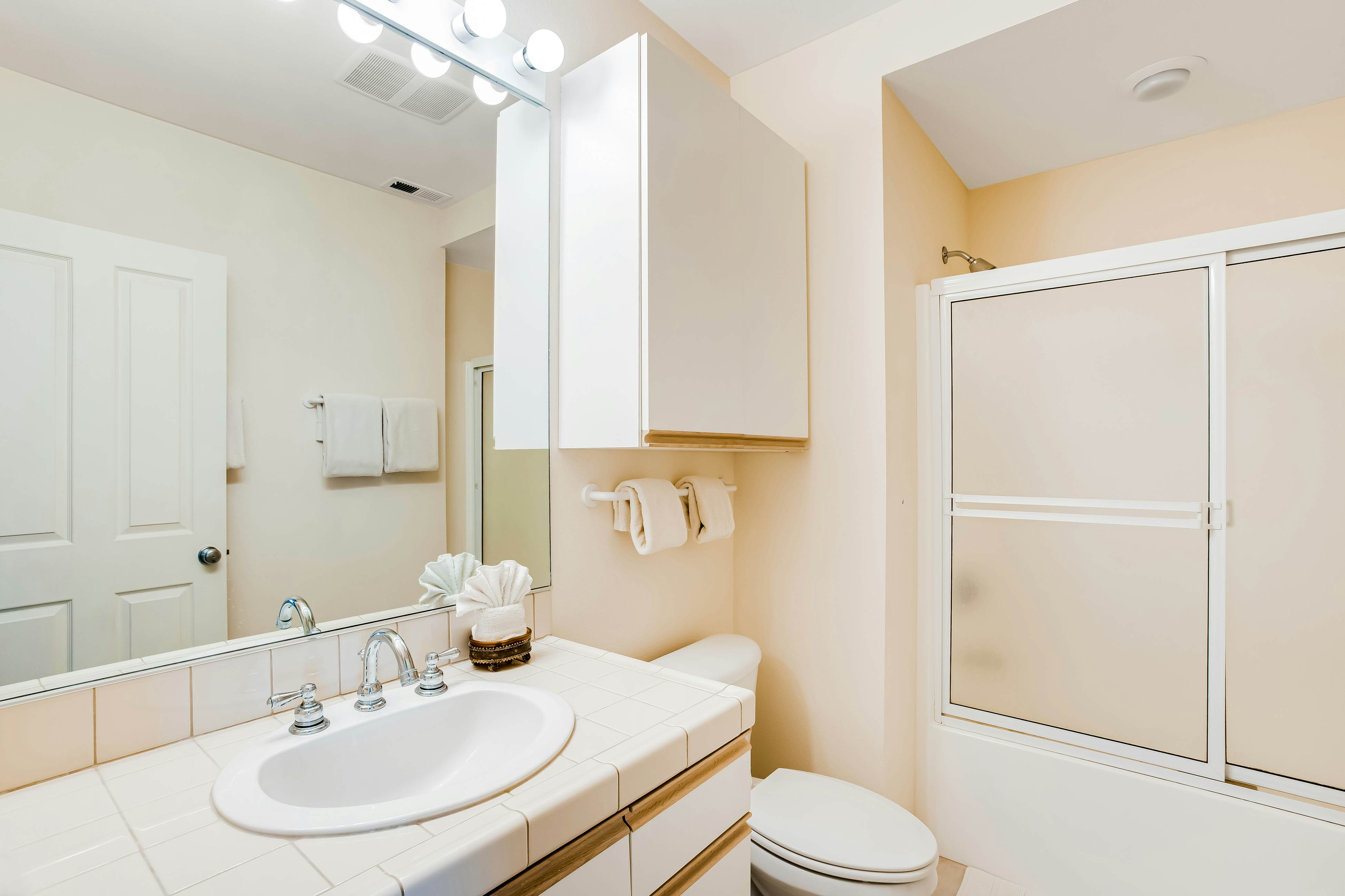 Stunning Oceanfront Retreat with Full Kitchen, Private Hot Tub, High-Speed WiFi