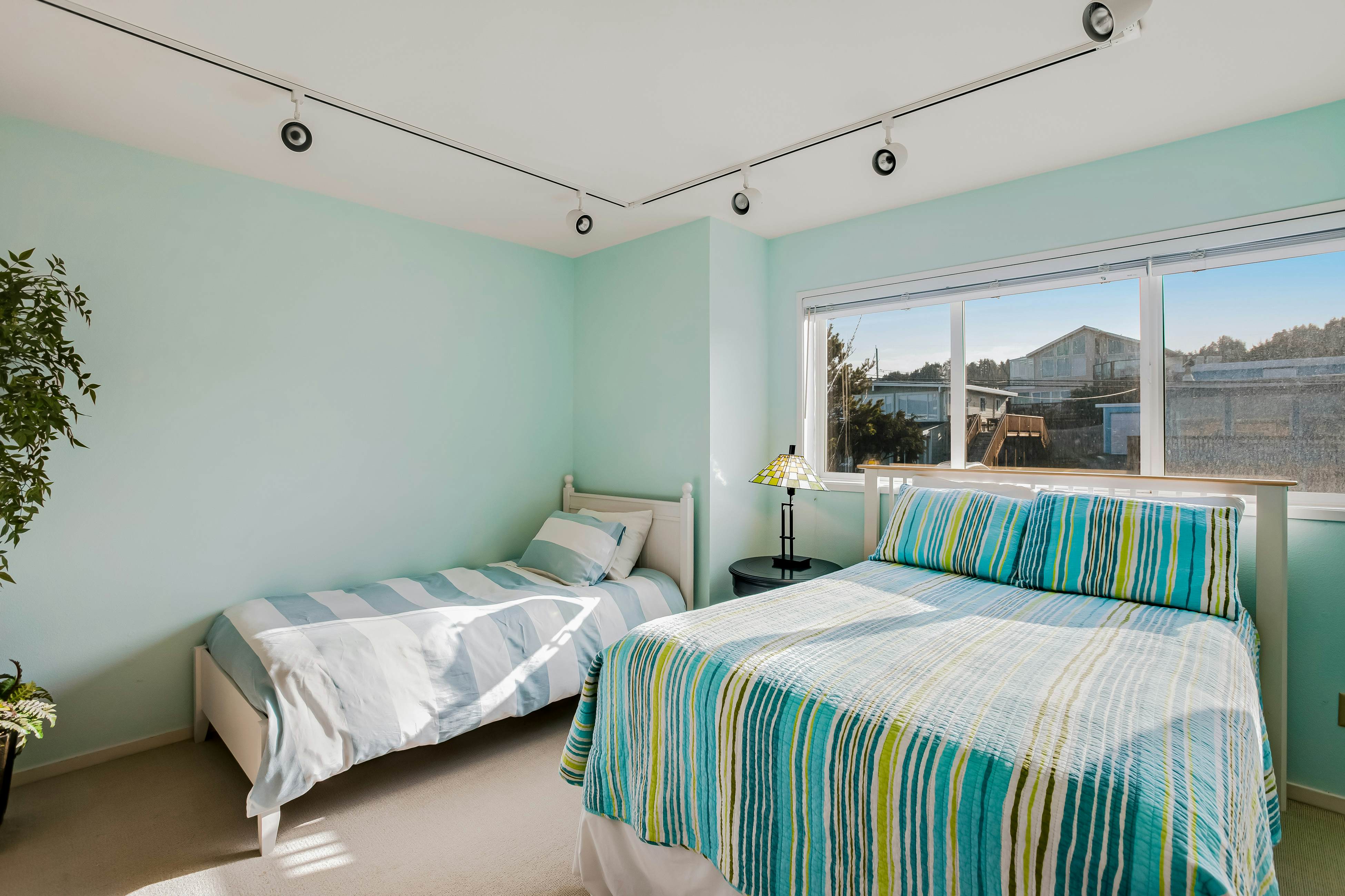 Stunning Oceanfront Retreat with Full Kitchen, Private Hot Tub, High-Speed WiFi