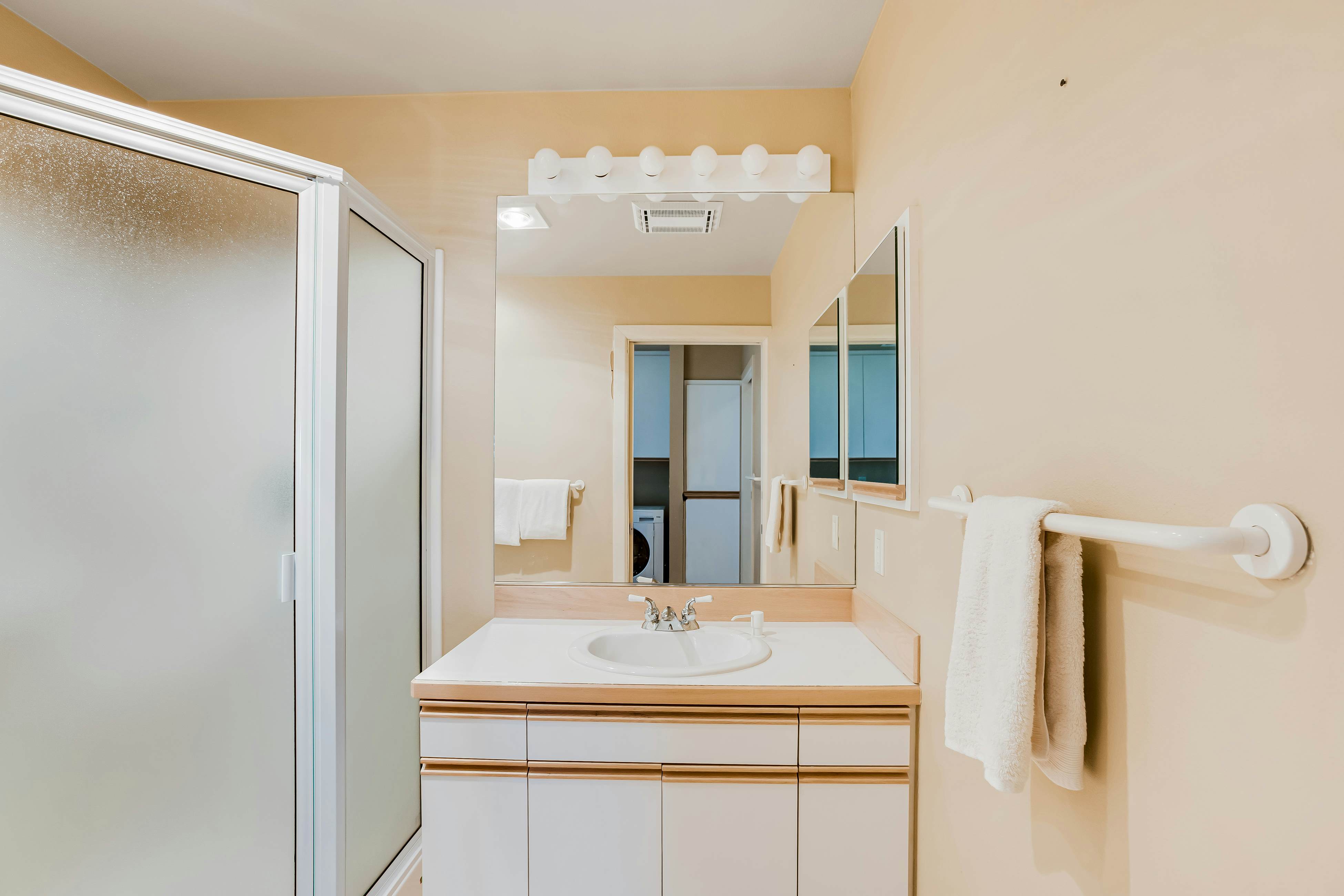 Stunning Oceanfront Retreat with Full Kitchen, Private Hot Tub, High-Speed WiFi