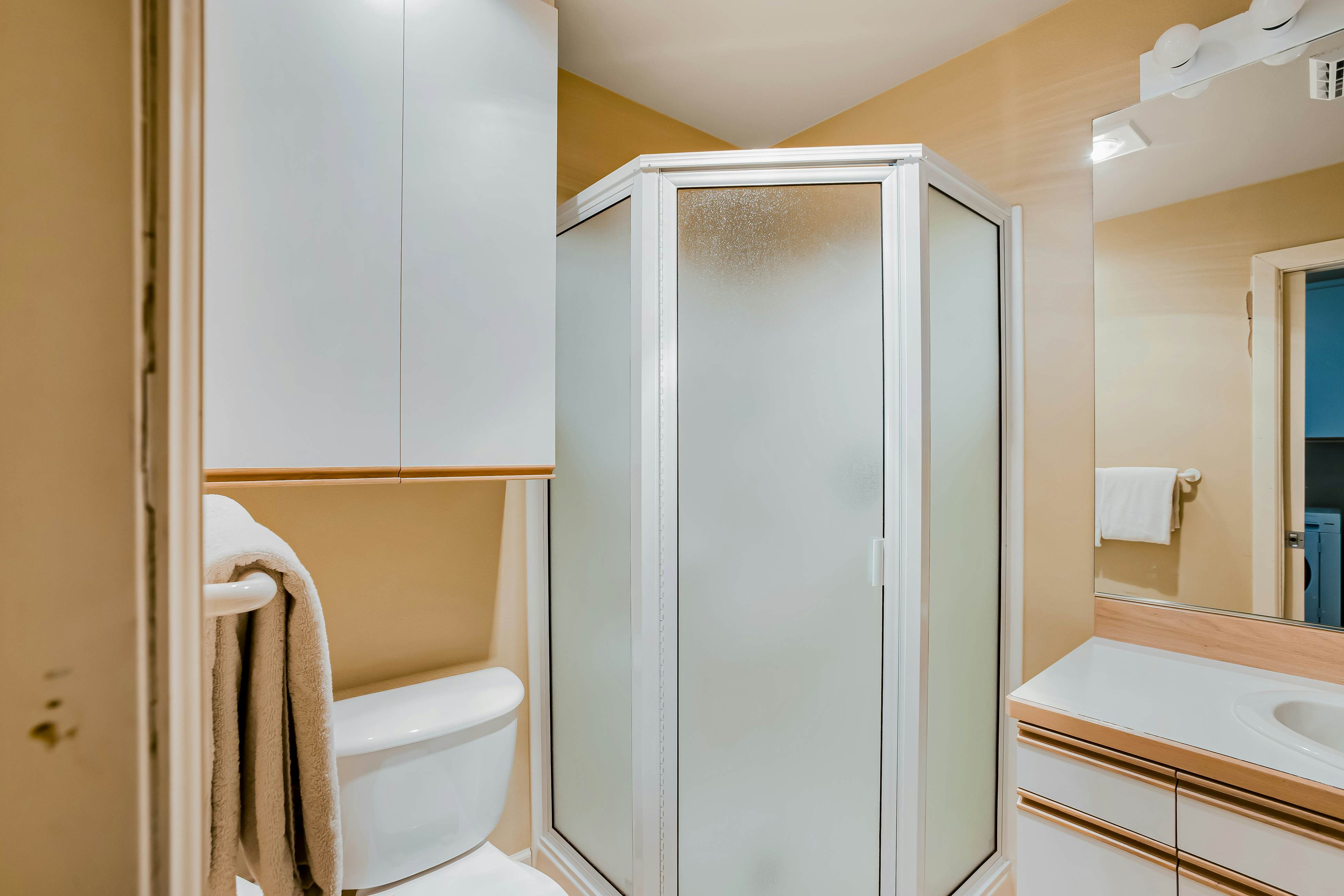 Stunning Oceanfront Retreat with Full Kitchen, Private Hot Tub, High-Speed WiFi