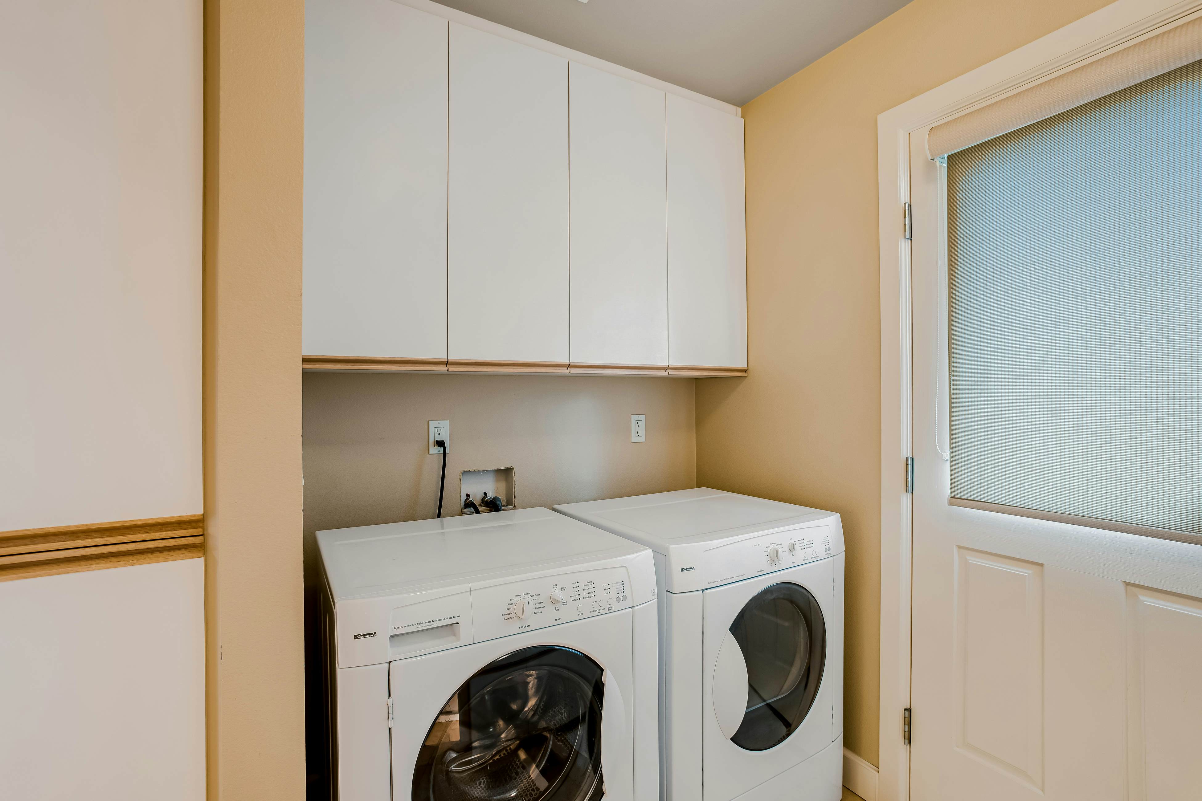 Stunning Oceanfront Retreat with Full Kitchen, Private Hot Tub, High-Speed WiFi