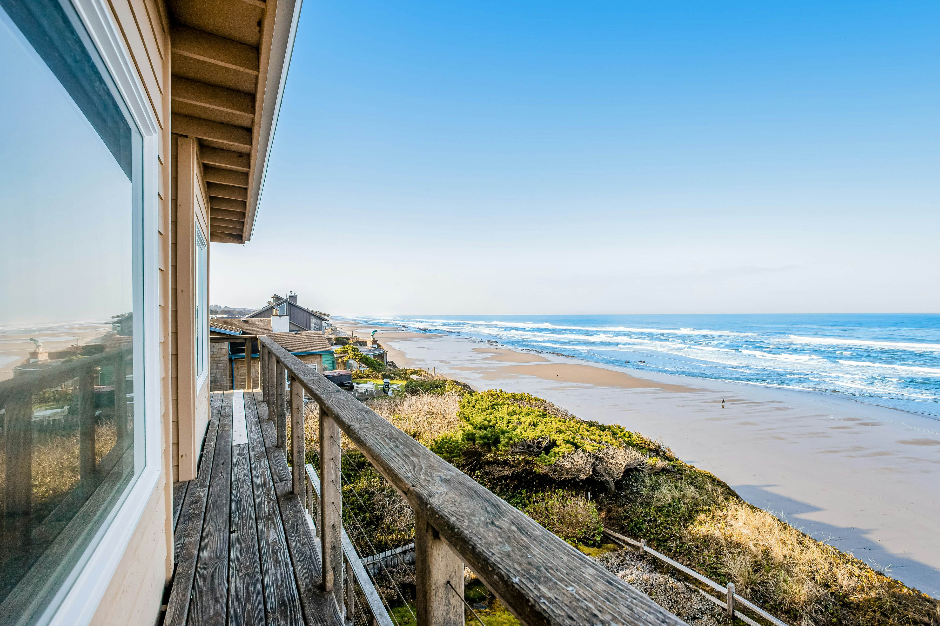 Stunning Oceanfront Retreat with Full Kitchen, Private Hot Tub, High-Speed WiFi