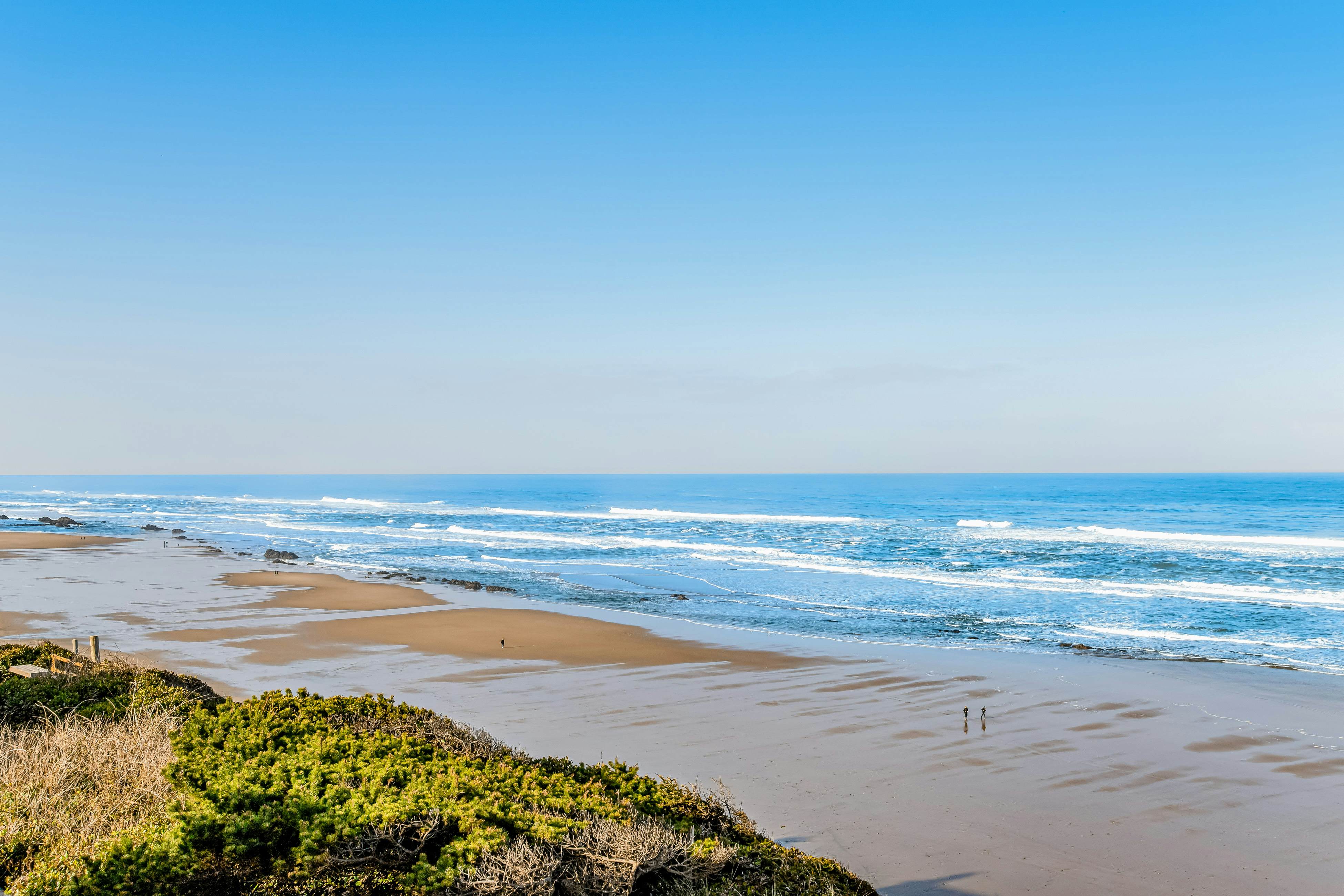 Stunning Oceanfront Retreat with Full Kitchen, Private Hot Tub, High-Speed WiFi