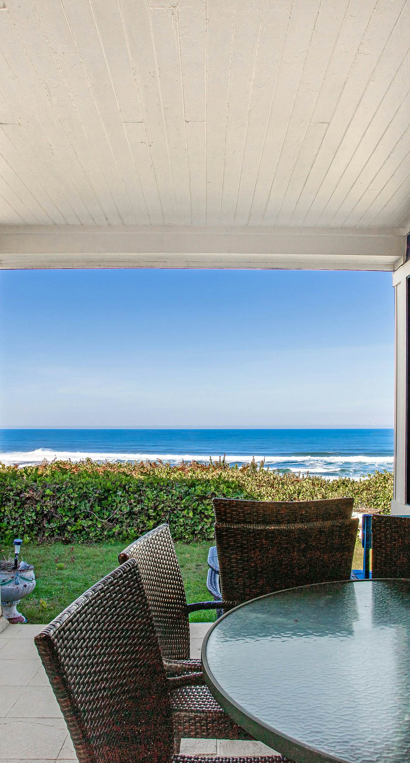 Coastal gem with ocean views easy walk to beach and WiFi