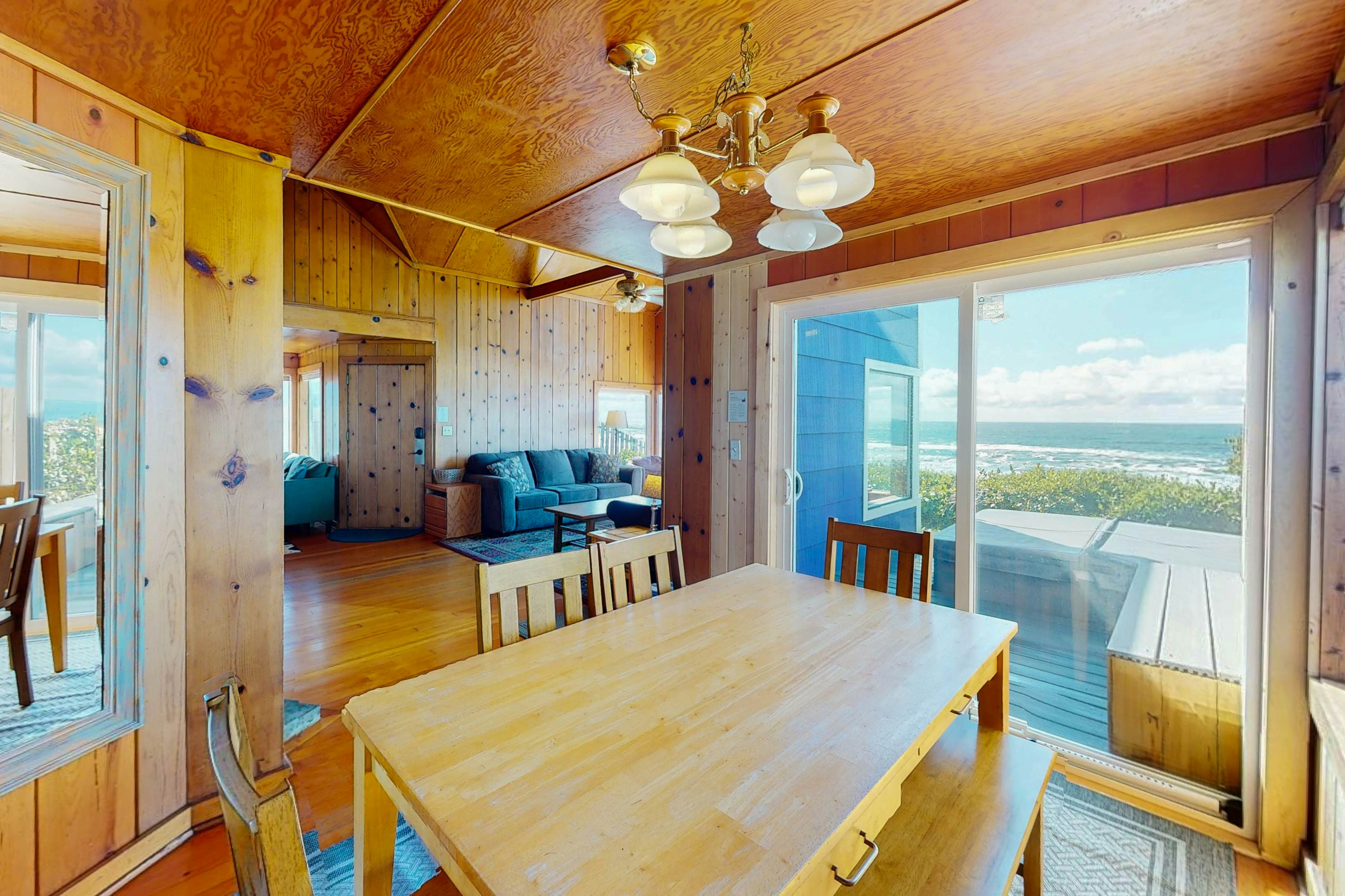 Coastal gem with ocean views, easy walk to beach, & WiFi