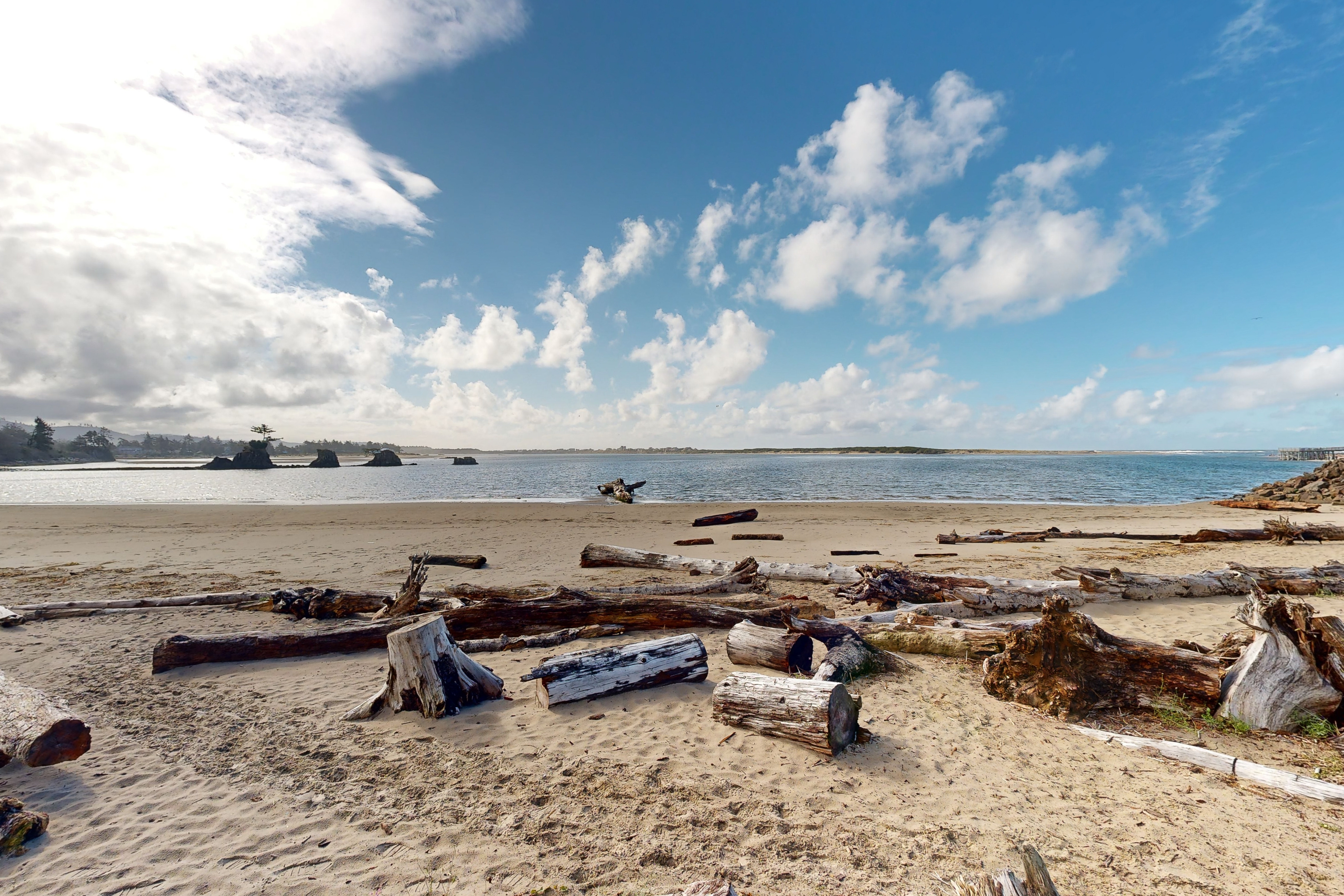Historic Taft District condo with dazzling bay views fireplace and washer dryer
