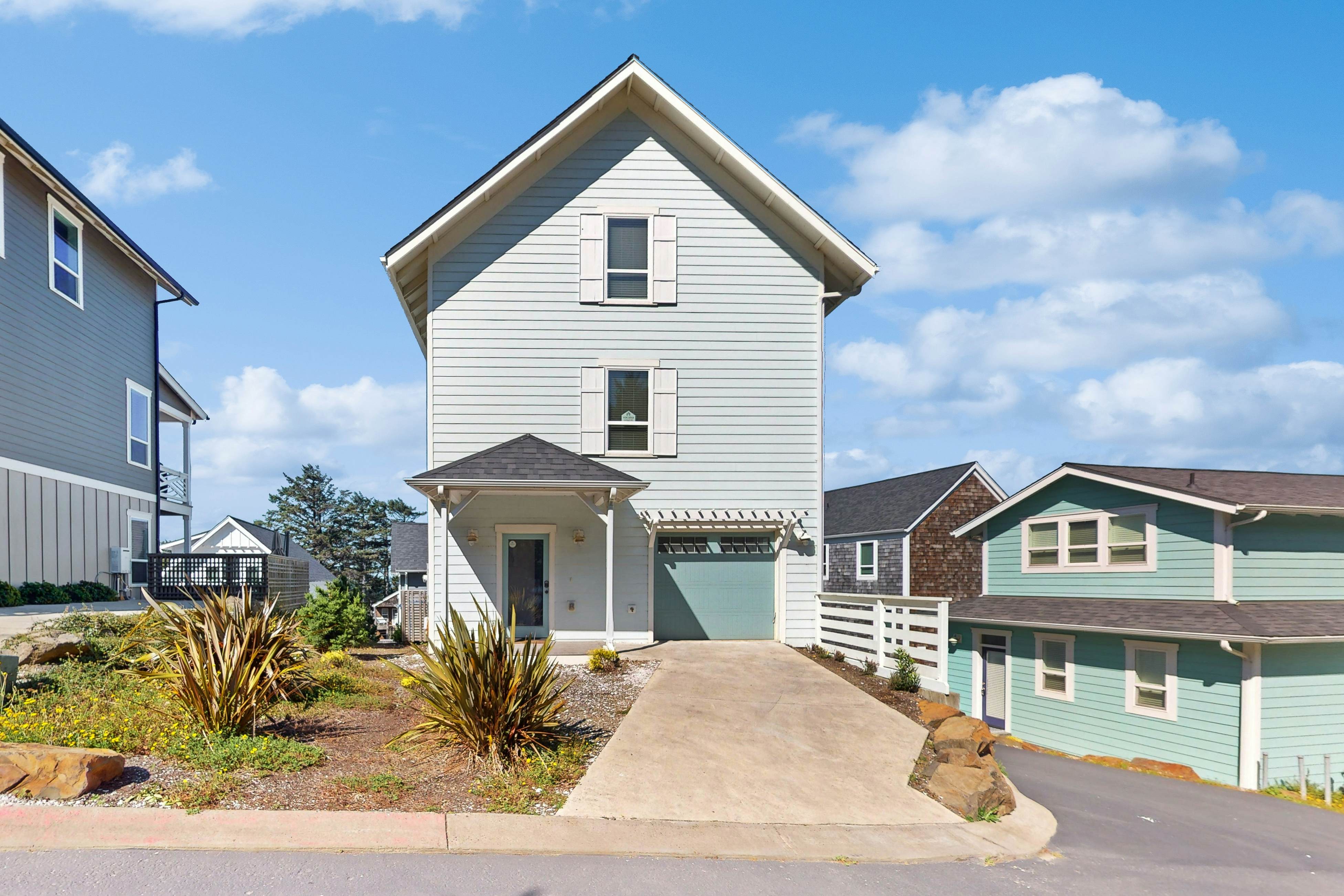 Ocean-view home with private hot tub, fireplaces, balcony - beach & pool access