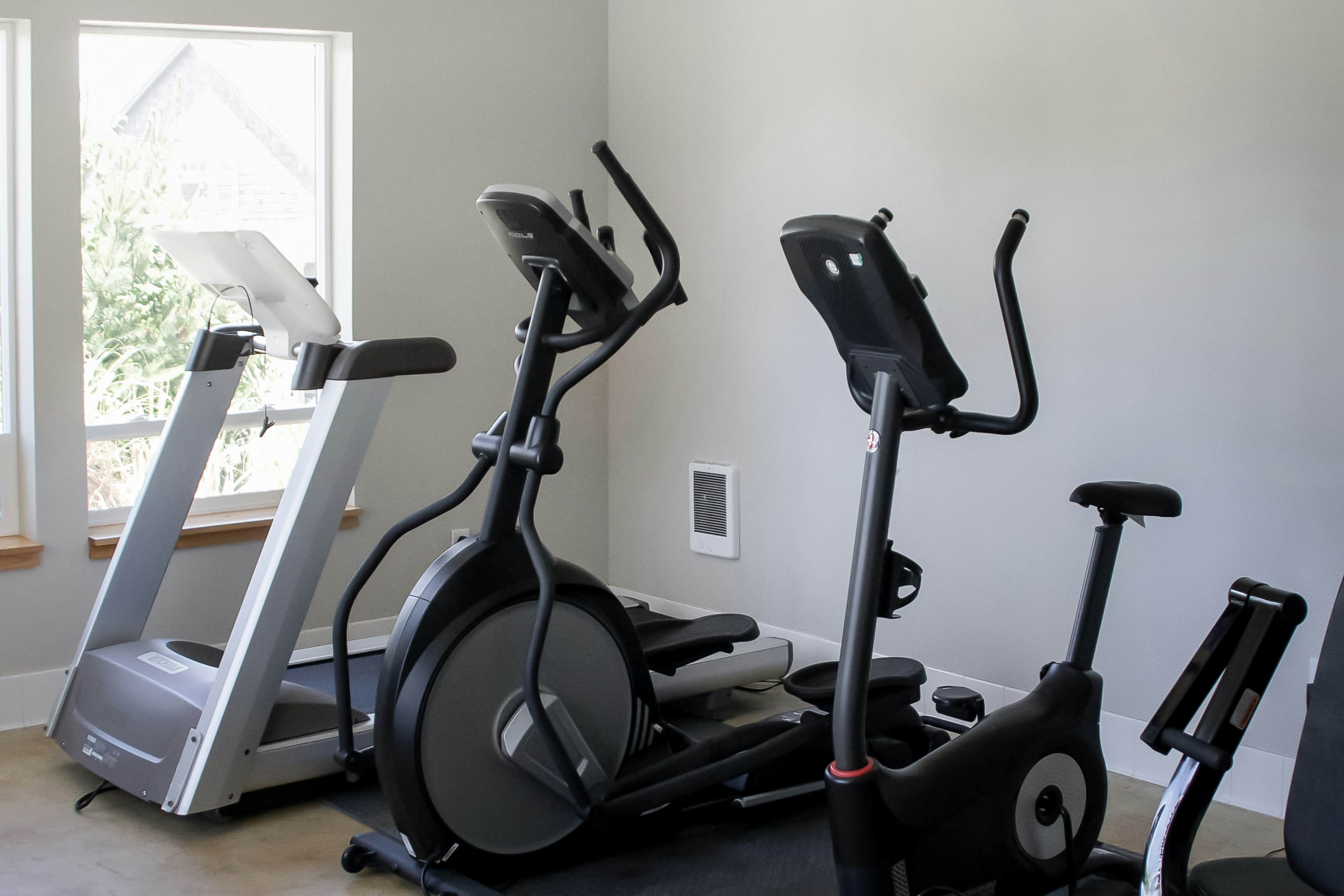 Ocean-view home with private hot tub, fireplaces, balcony - beach & pool access