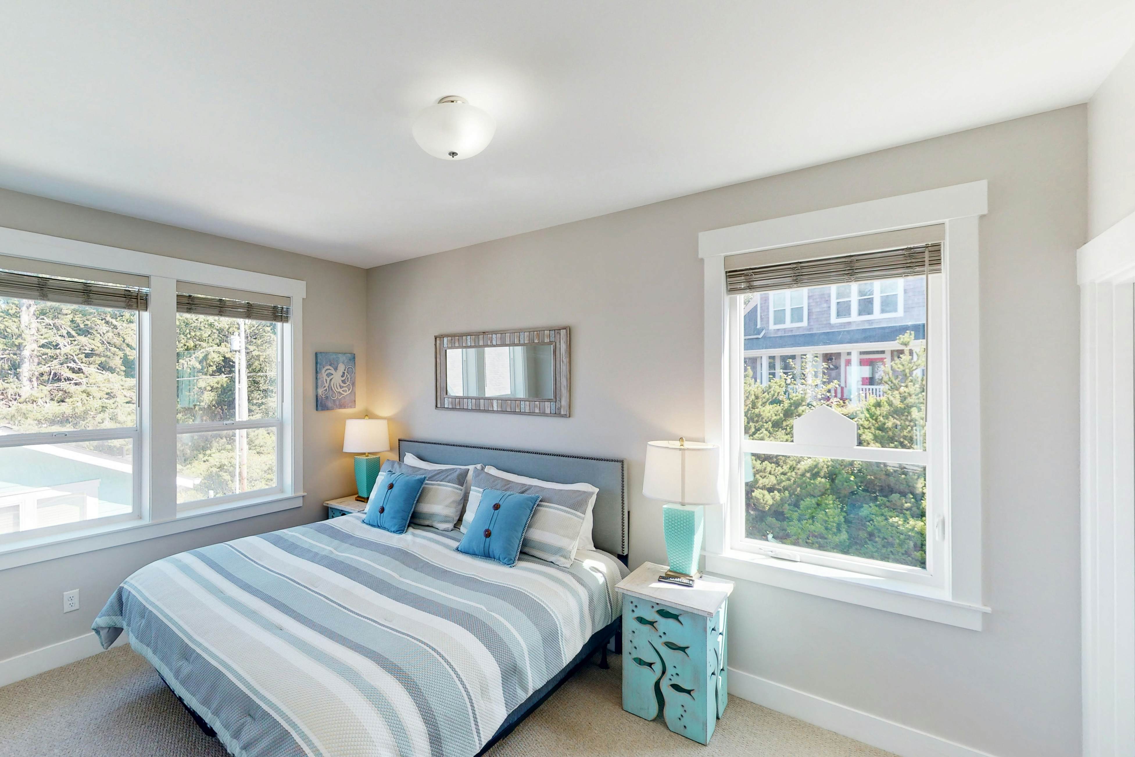 Ocean-view home with private hot tub, fireplaces, balcony - beach & pool access