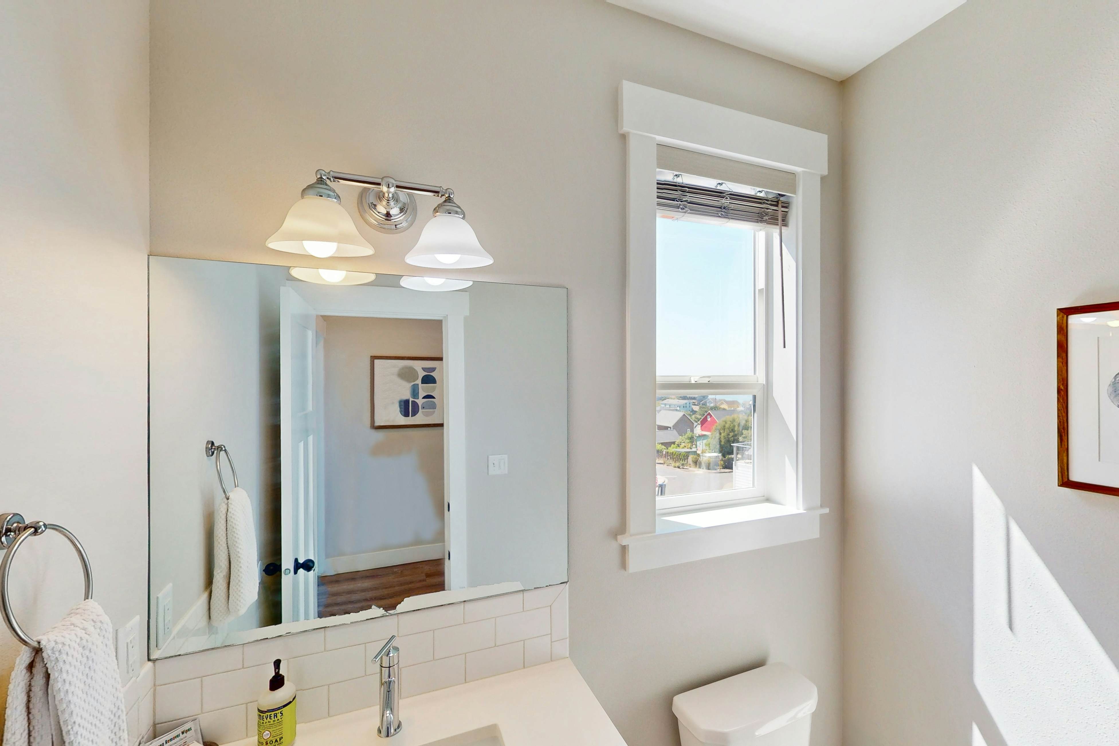 Ocean-view home with private hot tub, fireplaces, balcony - beach & pool access