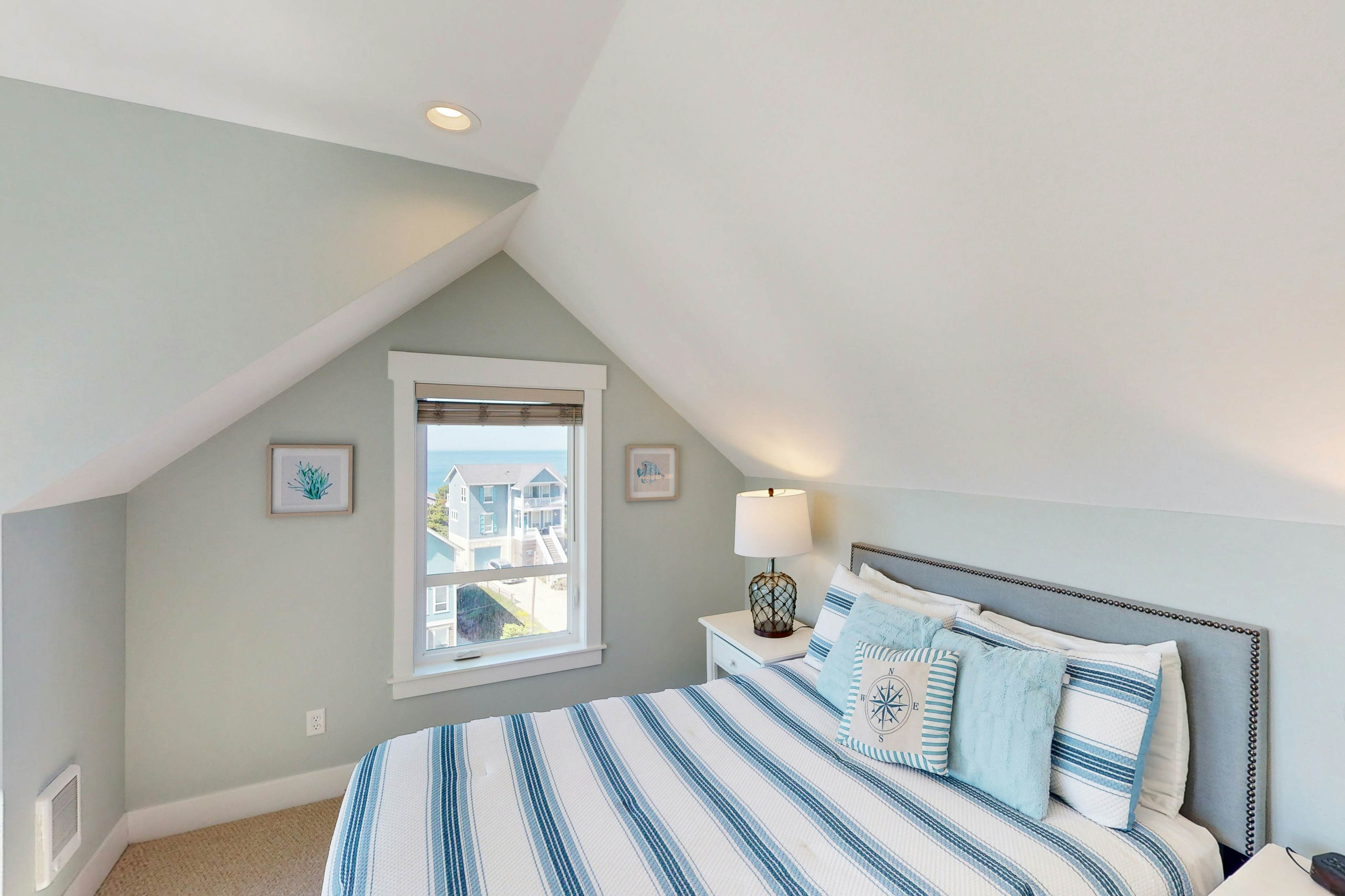 Ocean-view home with private hot tub, fireplaces, balcony - beach & pool access