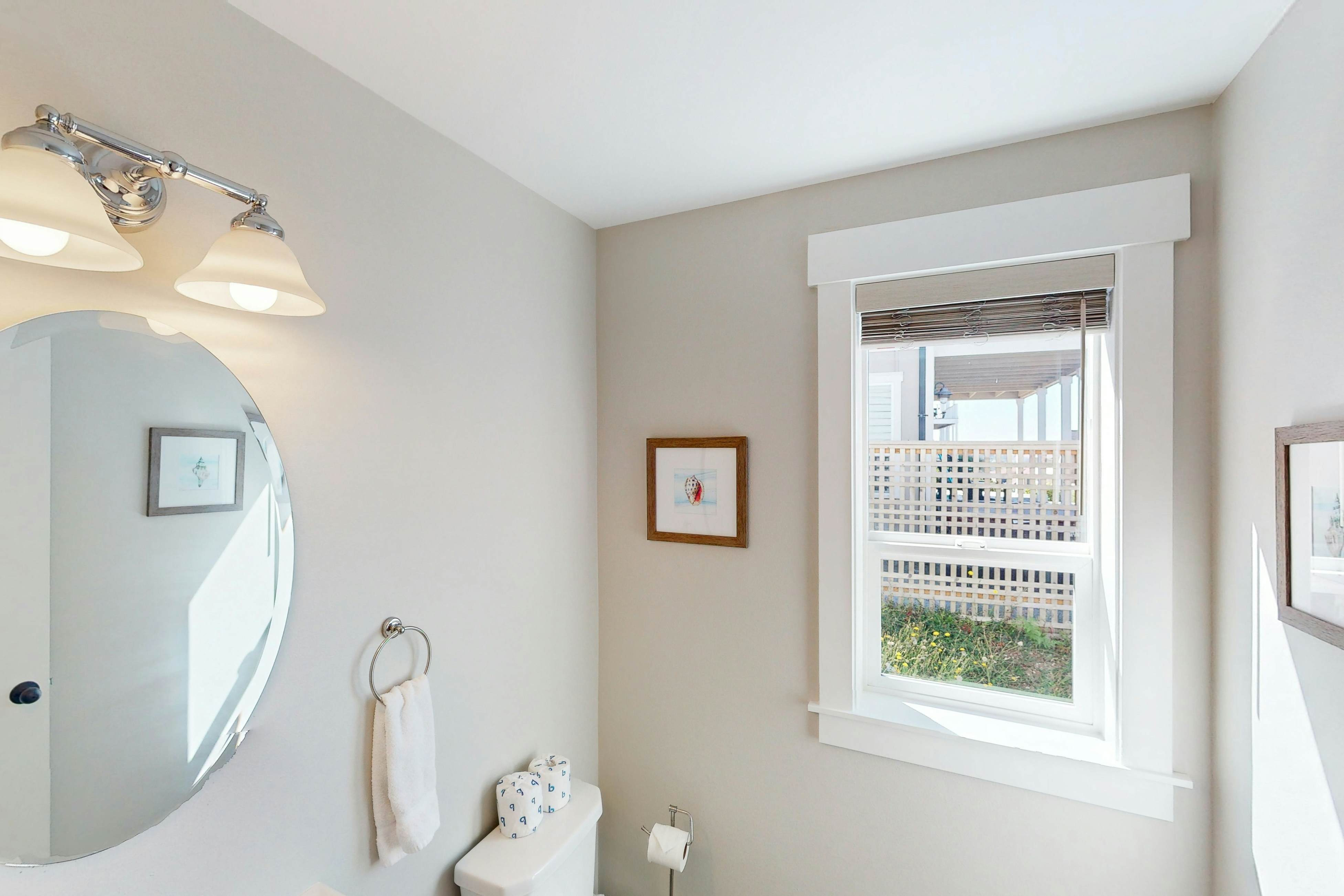 Ocean-view home with private hot tub, fireplaces, balcony - beach & pool access