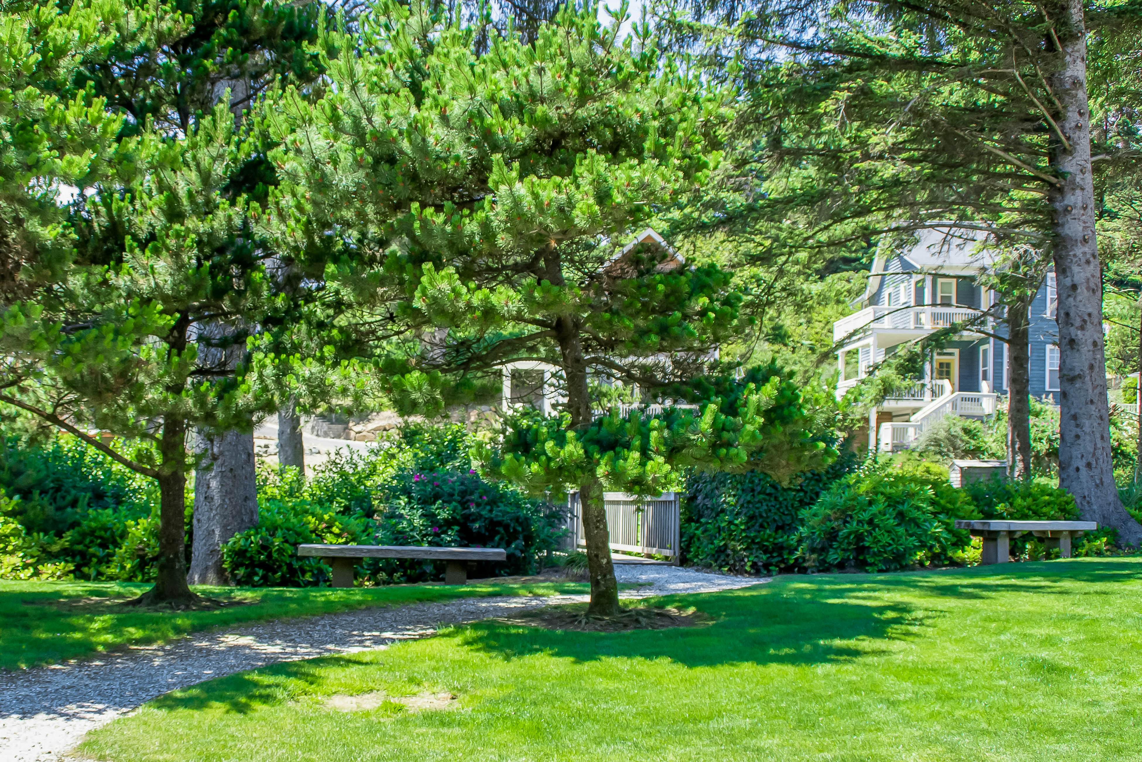 Ocean-view home with private hot tub, fireplaces, balcony - beach & pool access