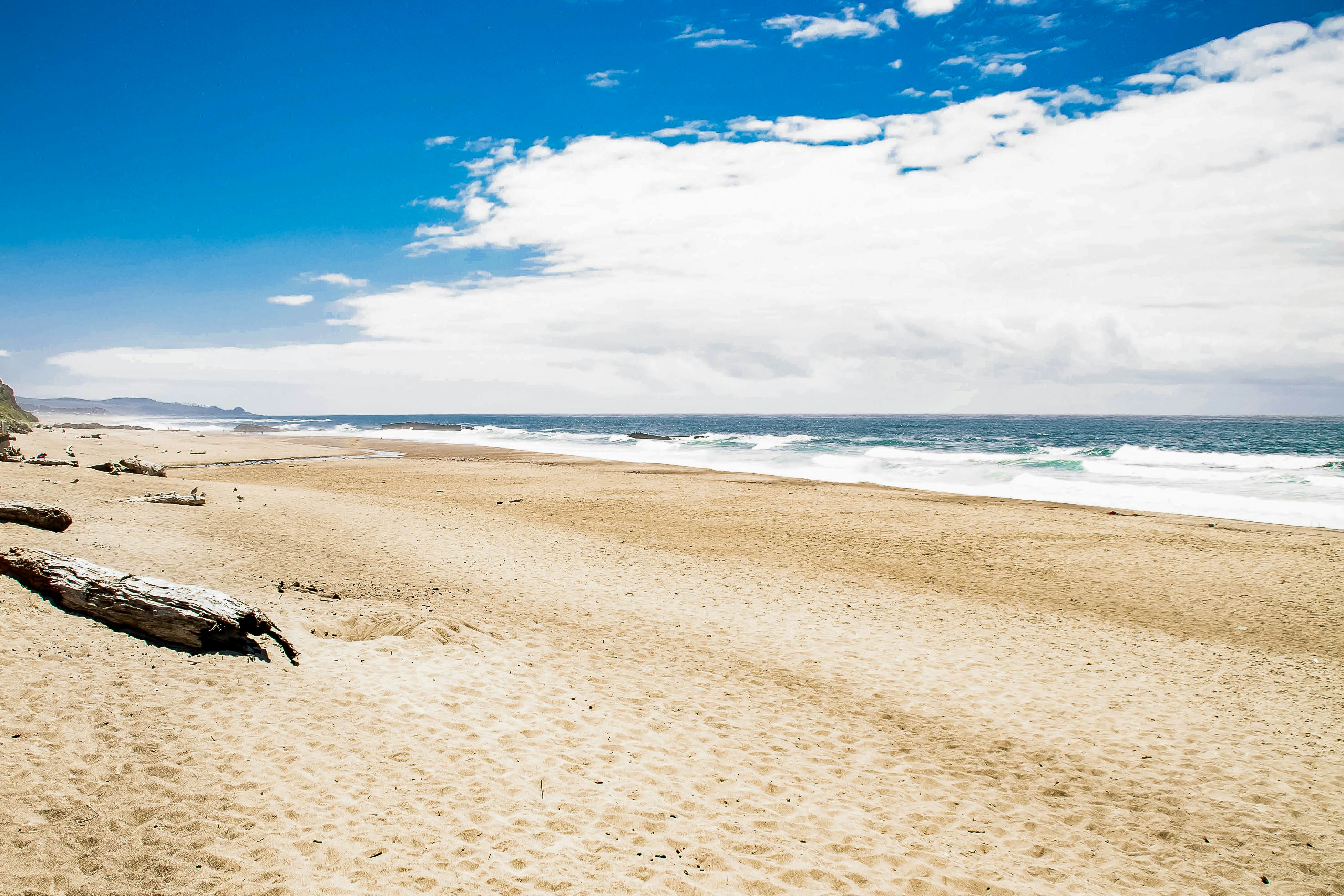 Ocean-view home with private hot tub, fireplaces, balcony - beach & pool access