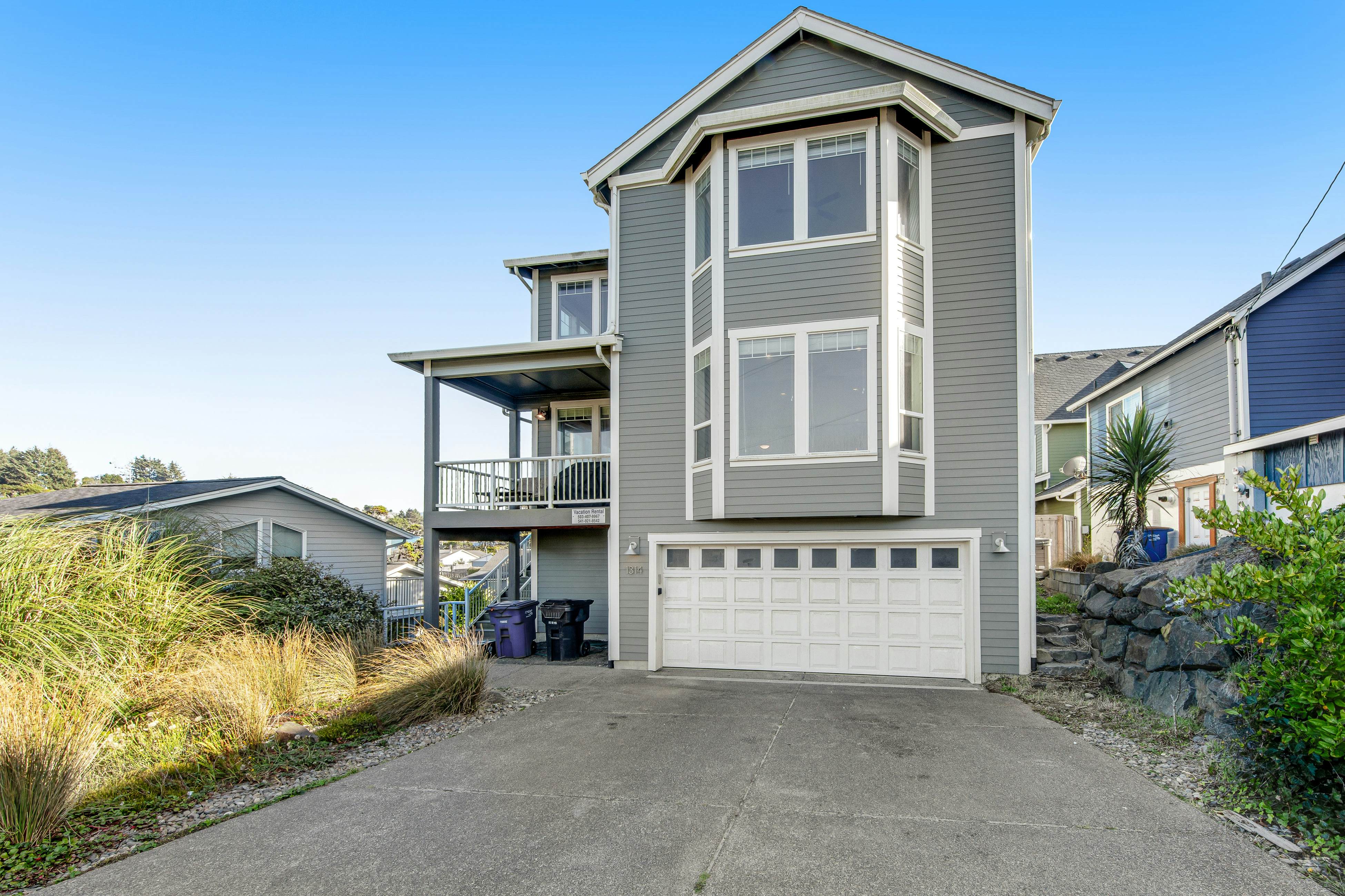 400 Feet to the Beach Gorgeous Home w/ Hot Tub, 2 Decks & 4 Bedroom Suites