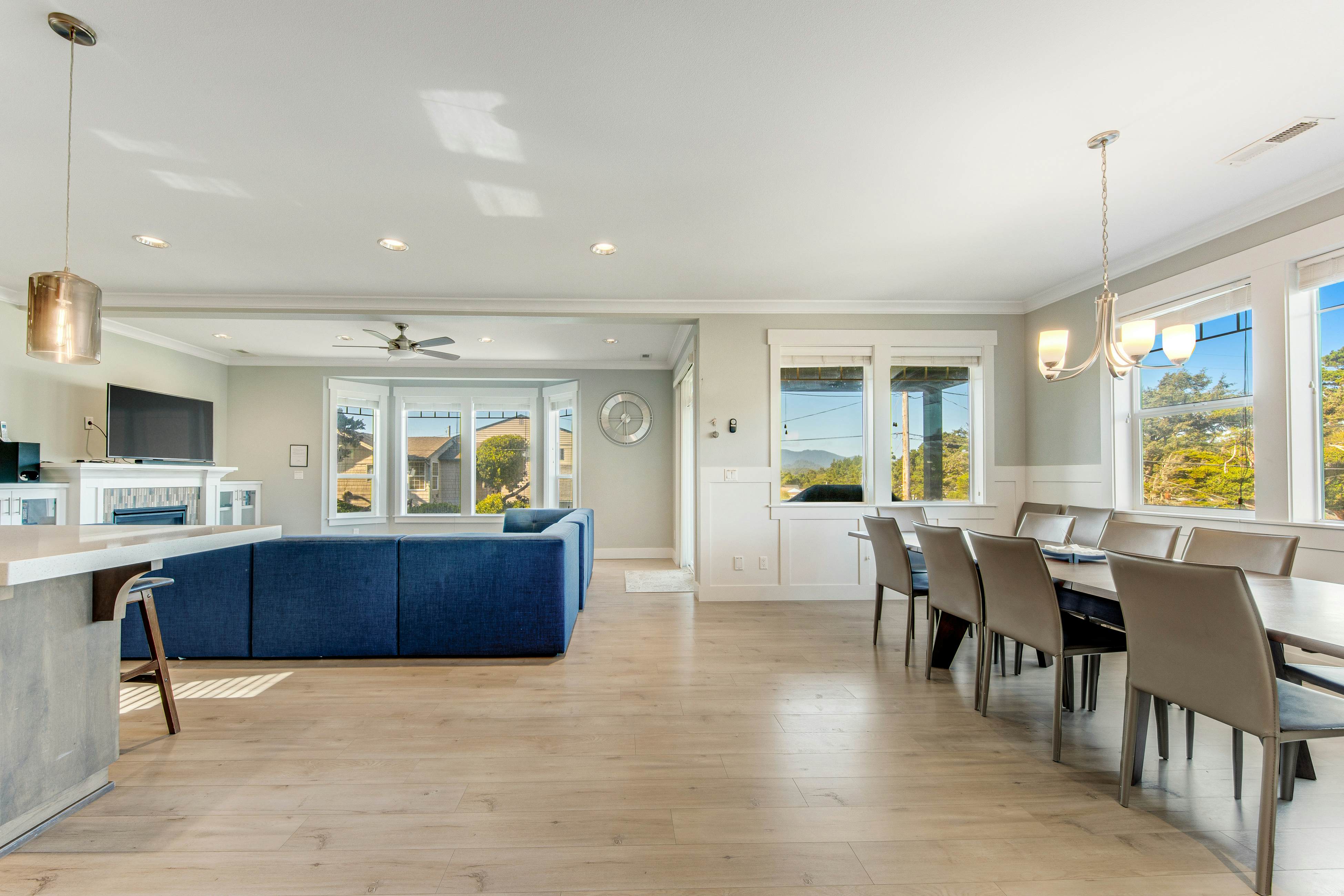 400 Feet to the Beach Gorgeous Home w/ Hot Tub, 2 Decks & 4 Bedroom Suites