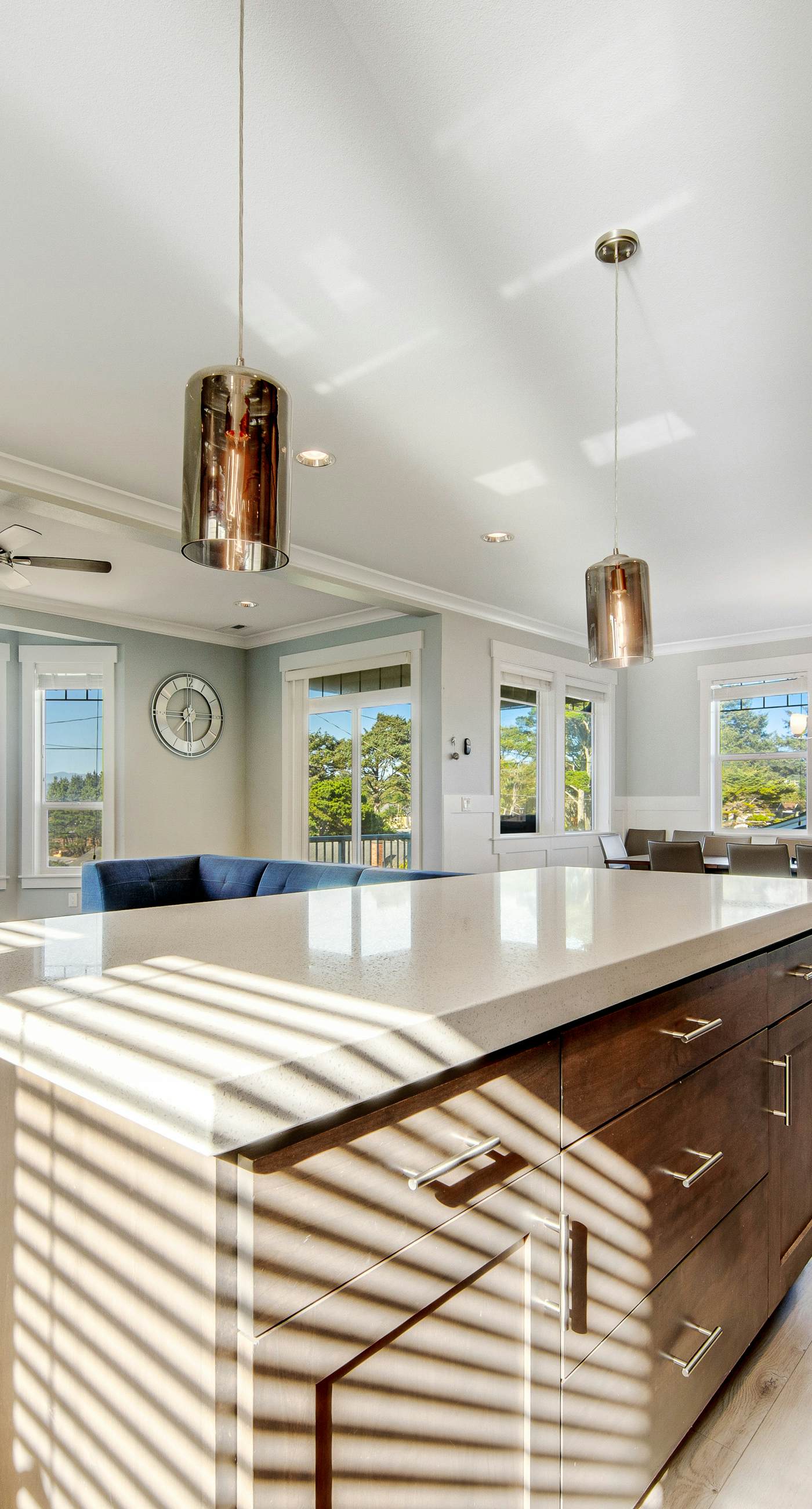 400 Feet to the Beach Gorgeous Home with Hot Tub 2 Decks and 4 Bedroom Suites