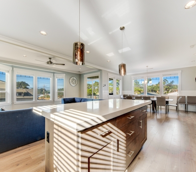 400 Feet to the Beach Gorgeous Home with Hot Tub 2 Decks and 4 Bedroom Suites