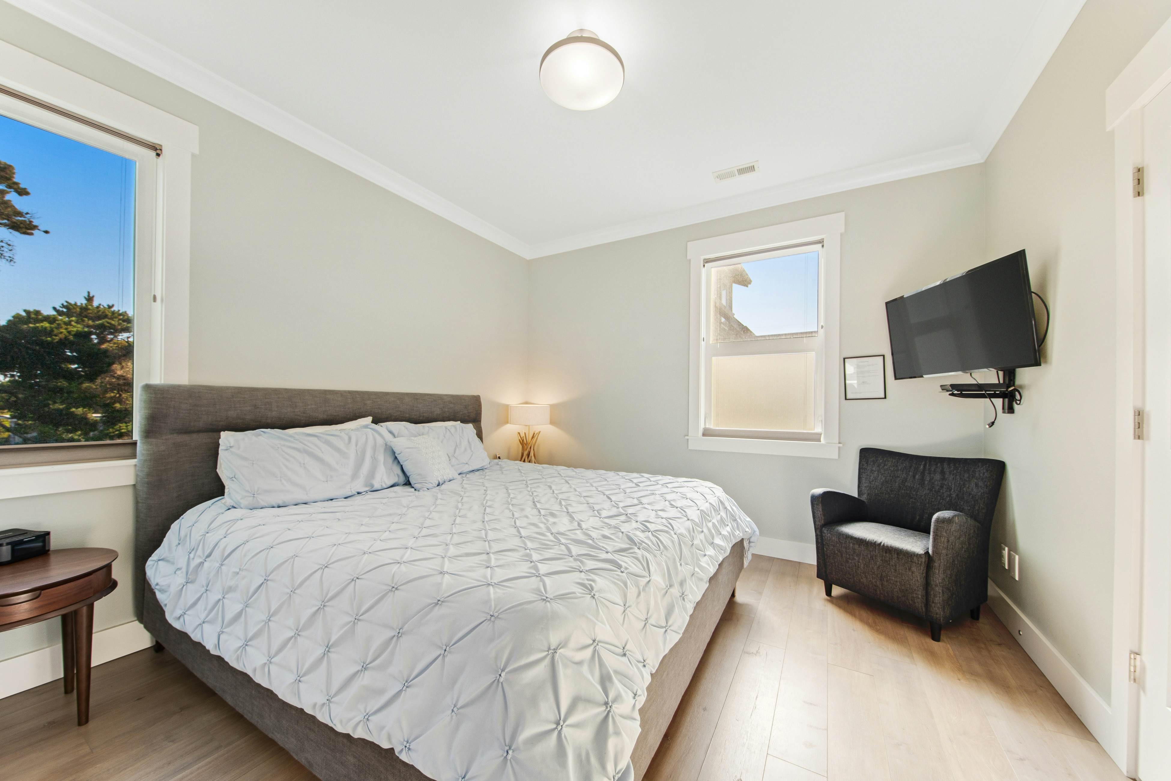 400 Feet to the Beach Gorgeous Home w/ Hot Tub, 2 Decks & 4 Bedroom Suites