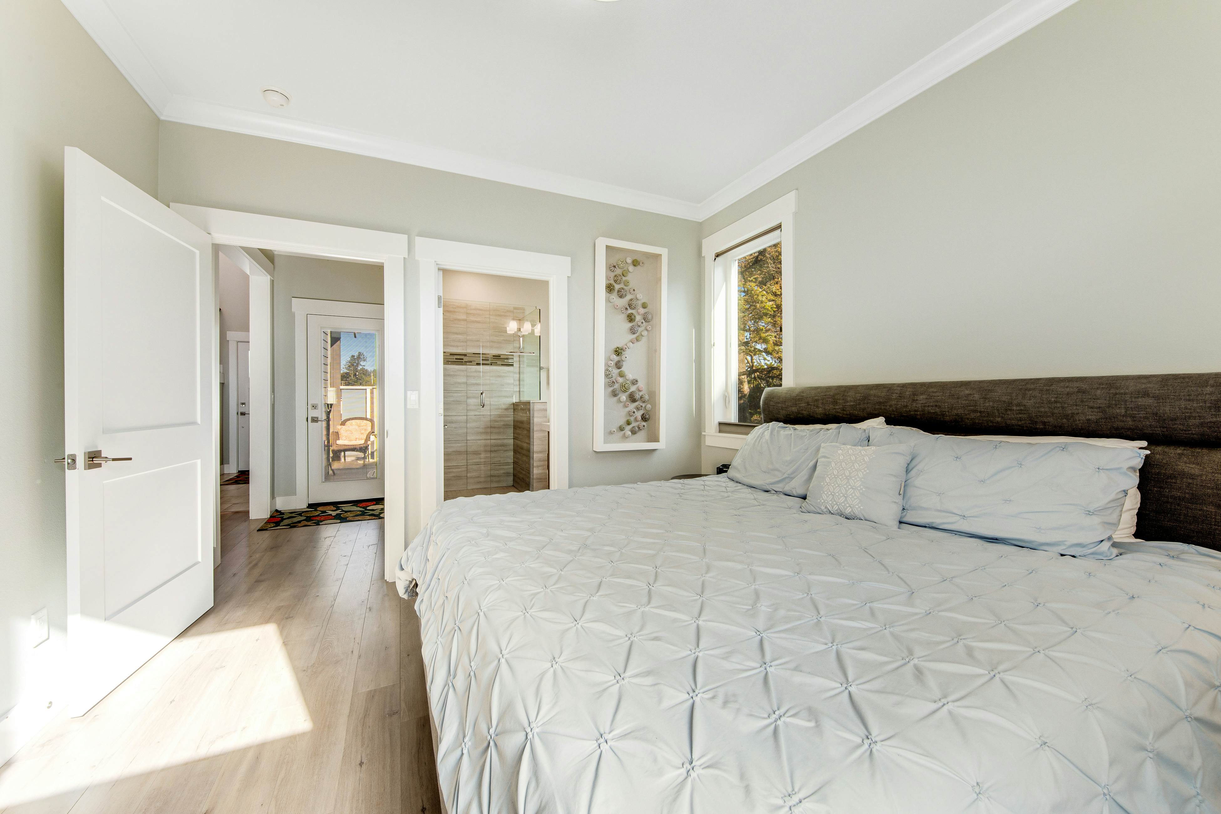 400 Feet to the Beach Gorgeous Home w/ Hot Tub, 2 Decks & 4 Bedroom Suites