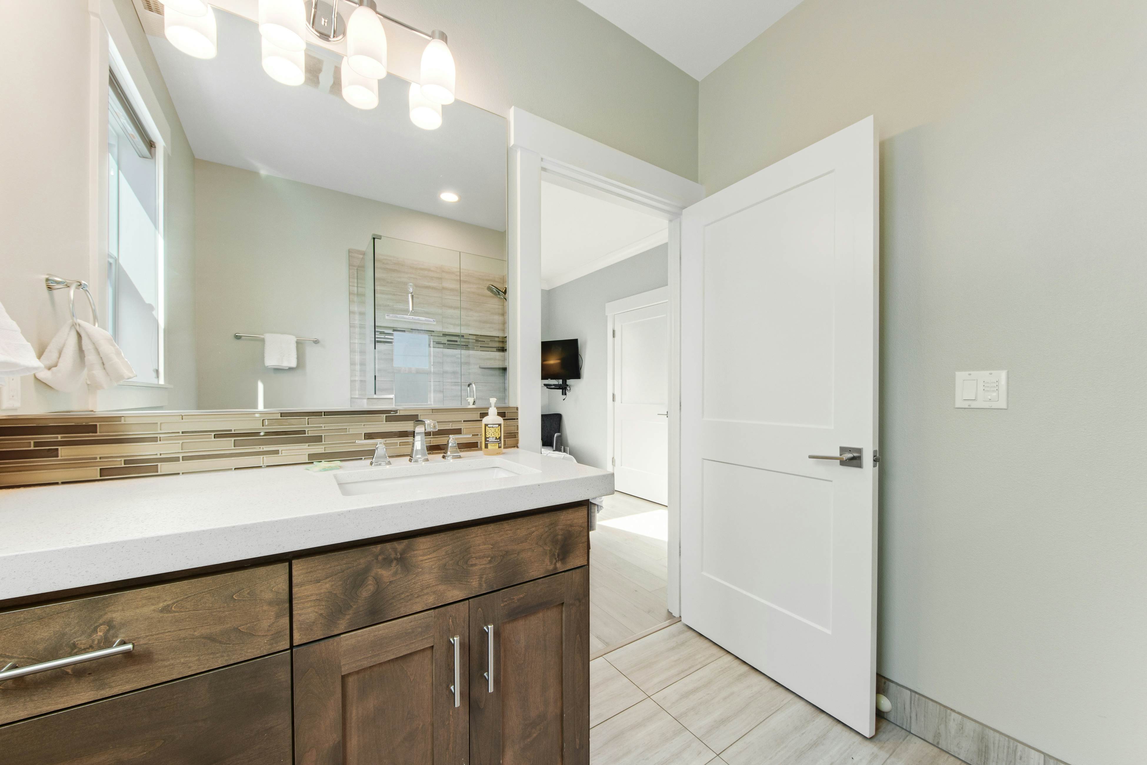 400 Feet to the Beach Gorgeous Home w/ Hot Tub, 2 Decks & 4 Bedroom Suites