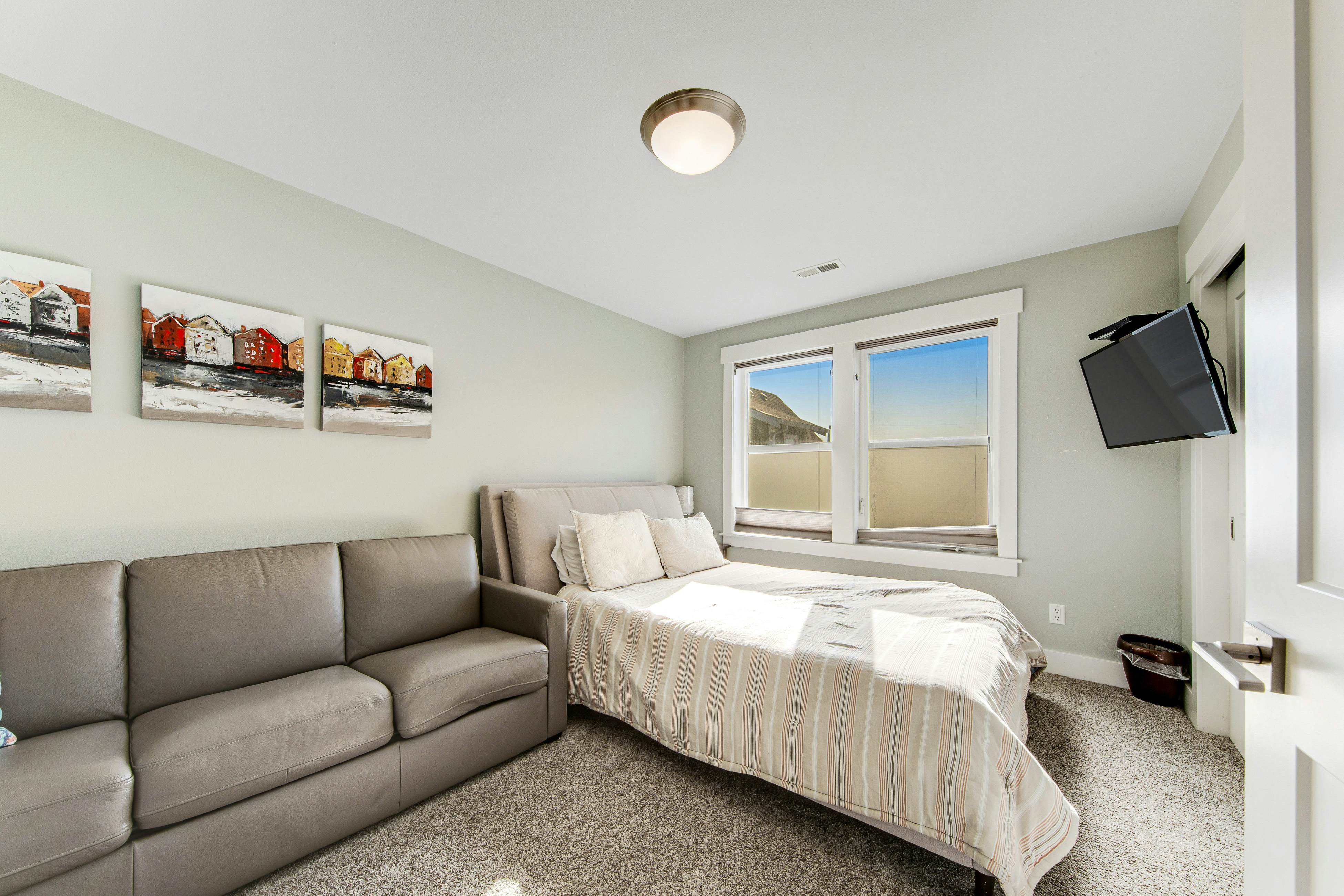 400 Feet to the Beach Gorgeous Home w/ Hot Tub, 2 Decks & 4 Bedroom Suites